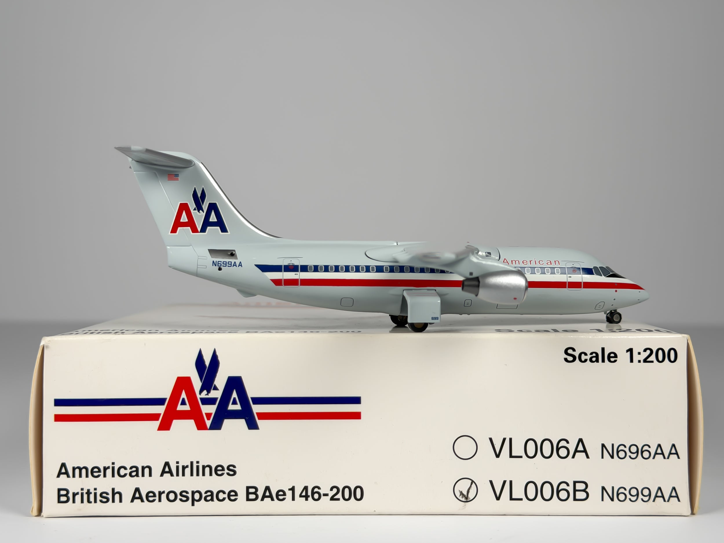 American Airlines BAe 146 (Avro RJ85) 1:200 JC Wings N699AA (JXLVL006B)