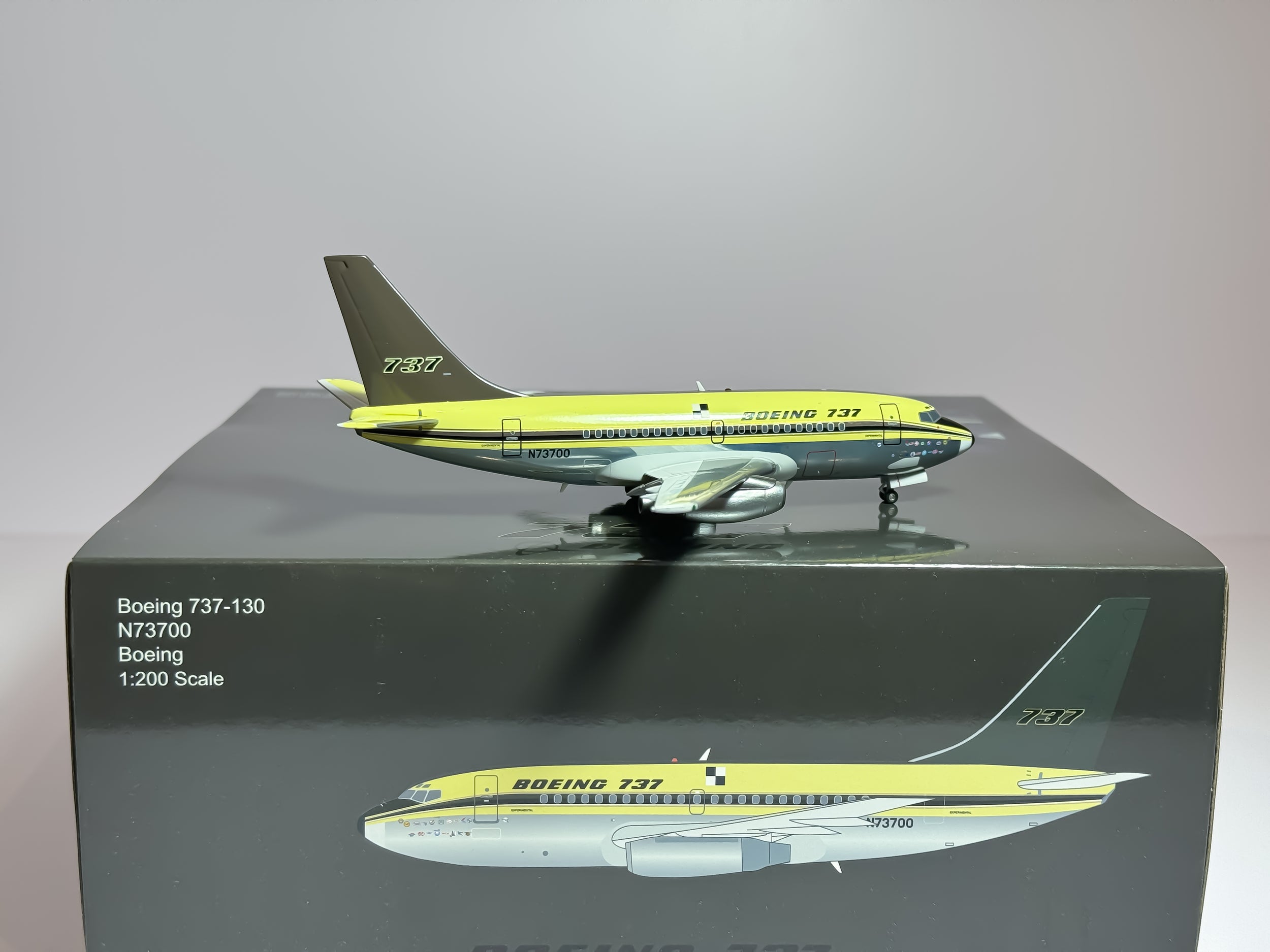 Boeing House Boeing 737-100 1:200 Inflight200 N73700 (KJ-B731-101)