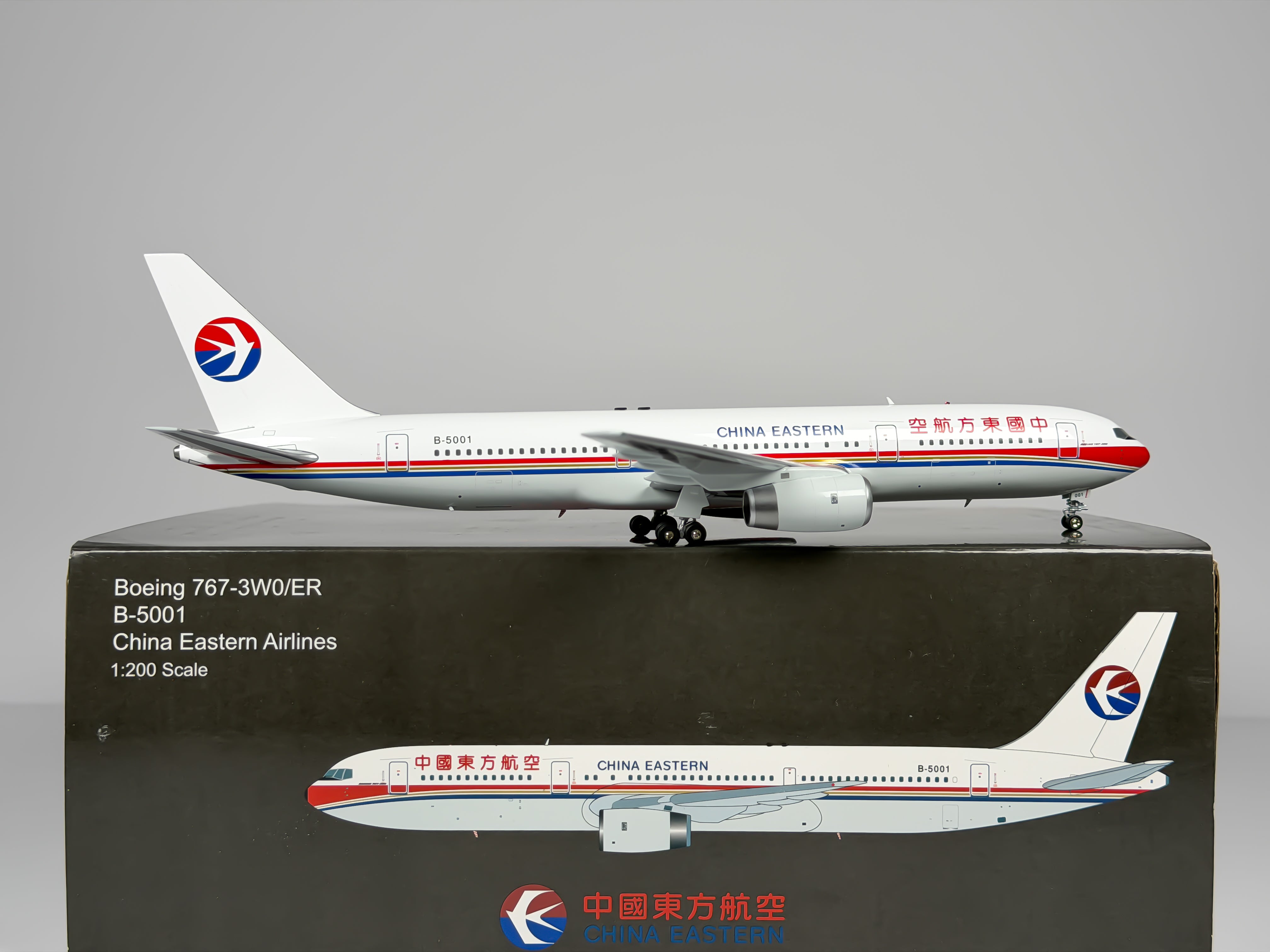 China Eastern Airlines Boeing 767-300 1:200 Aviation200 B-5001 (KJ-B763-103)