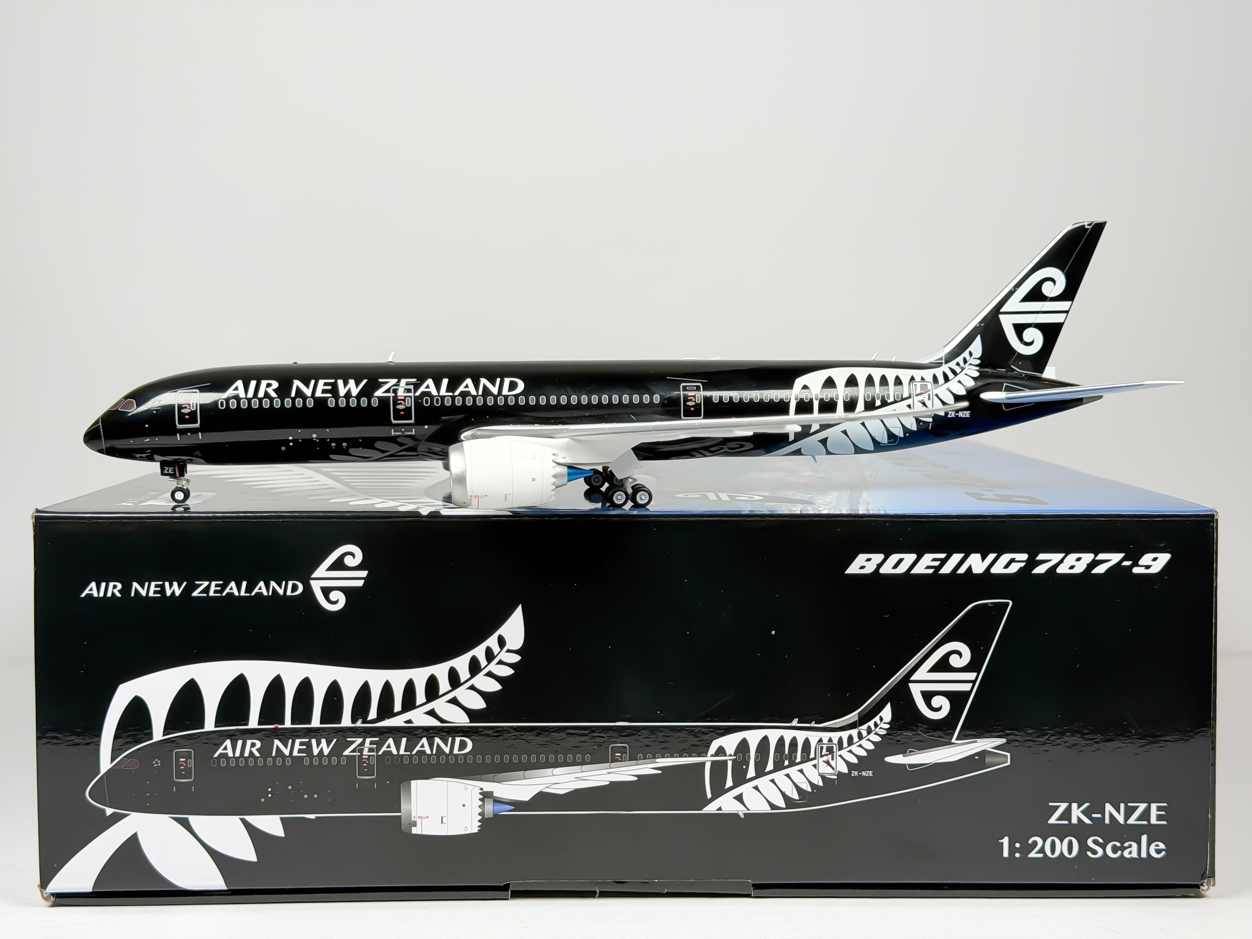 Air New Zealand Boeing 787-9 1:200 SQ Wings ZK-NZE (L2182)
