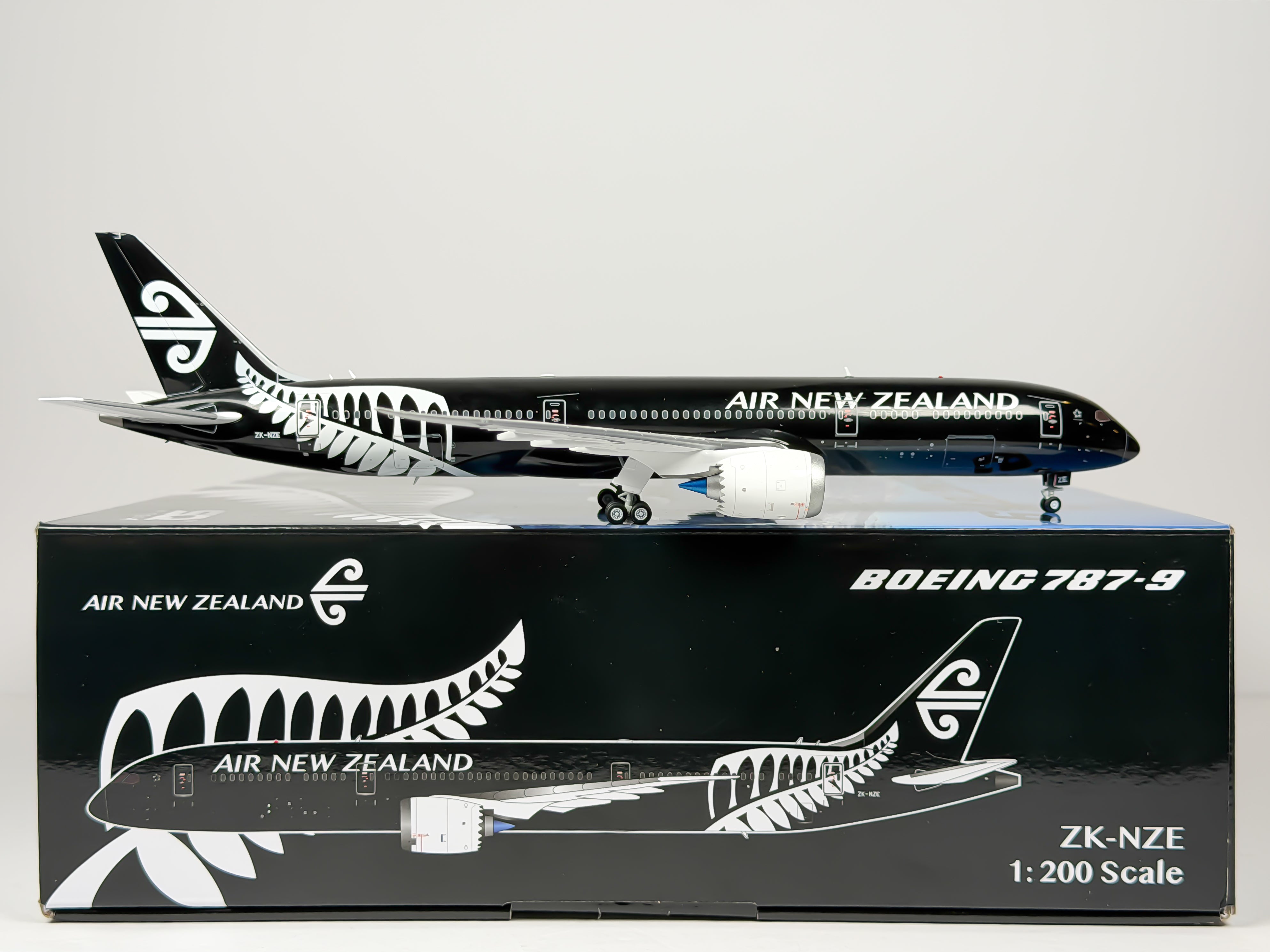 Air New Zealand Boeing 787-9 1:200 SQ Wings ZK-NZE (L2182)