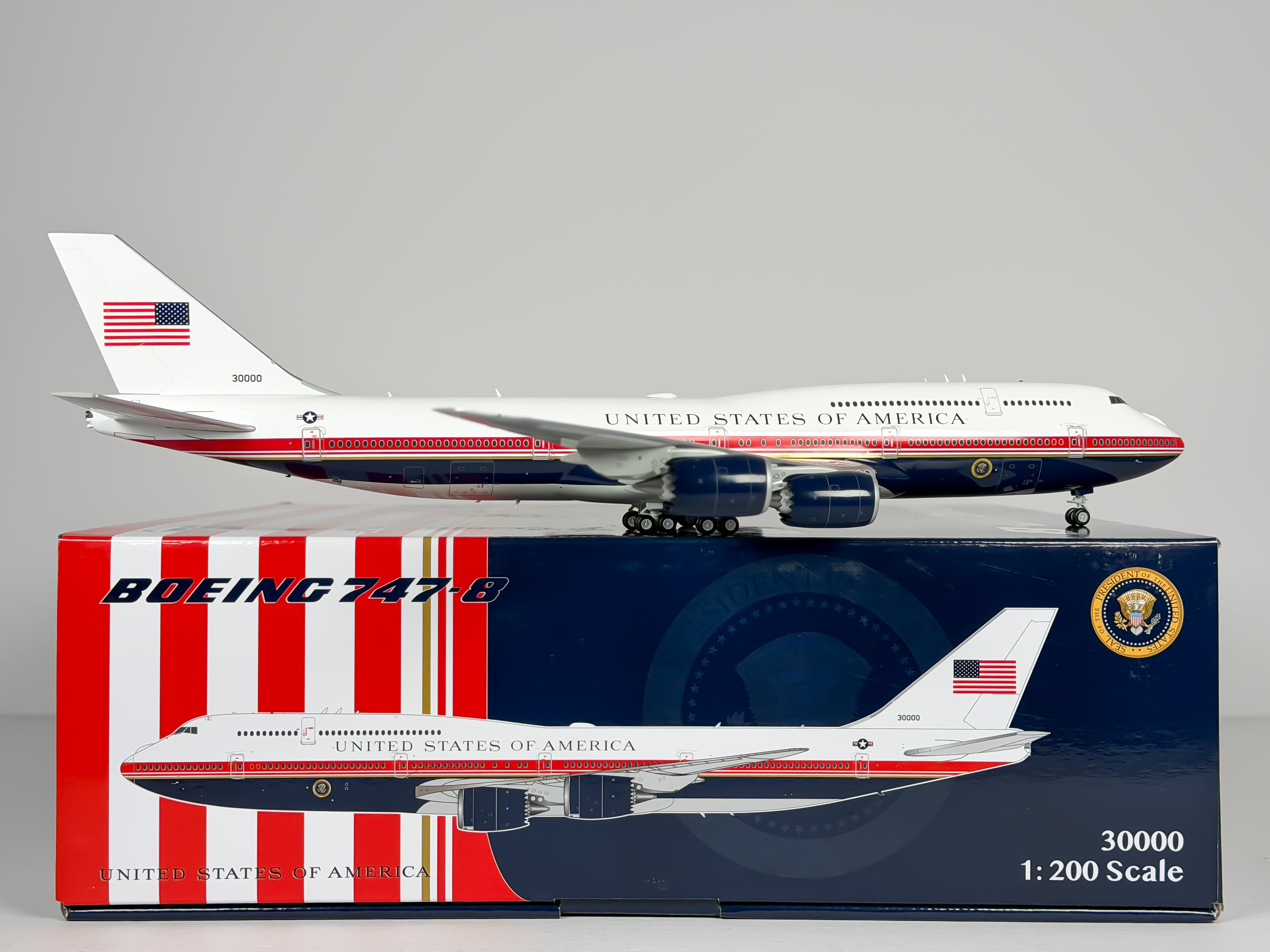 U.S Air Force (USAF) Boeing 747-8i 1:200 SQ Wings 30000 (L2280)