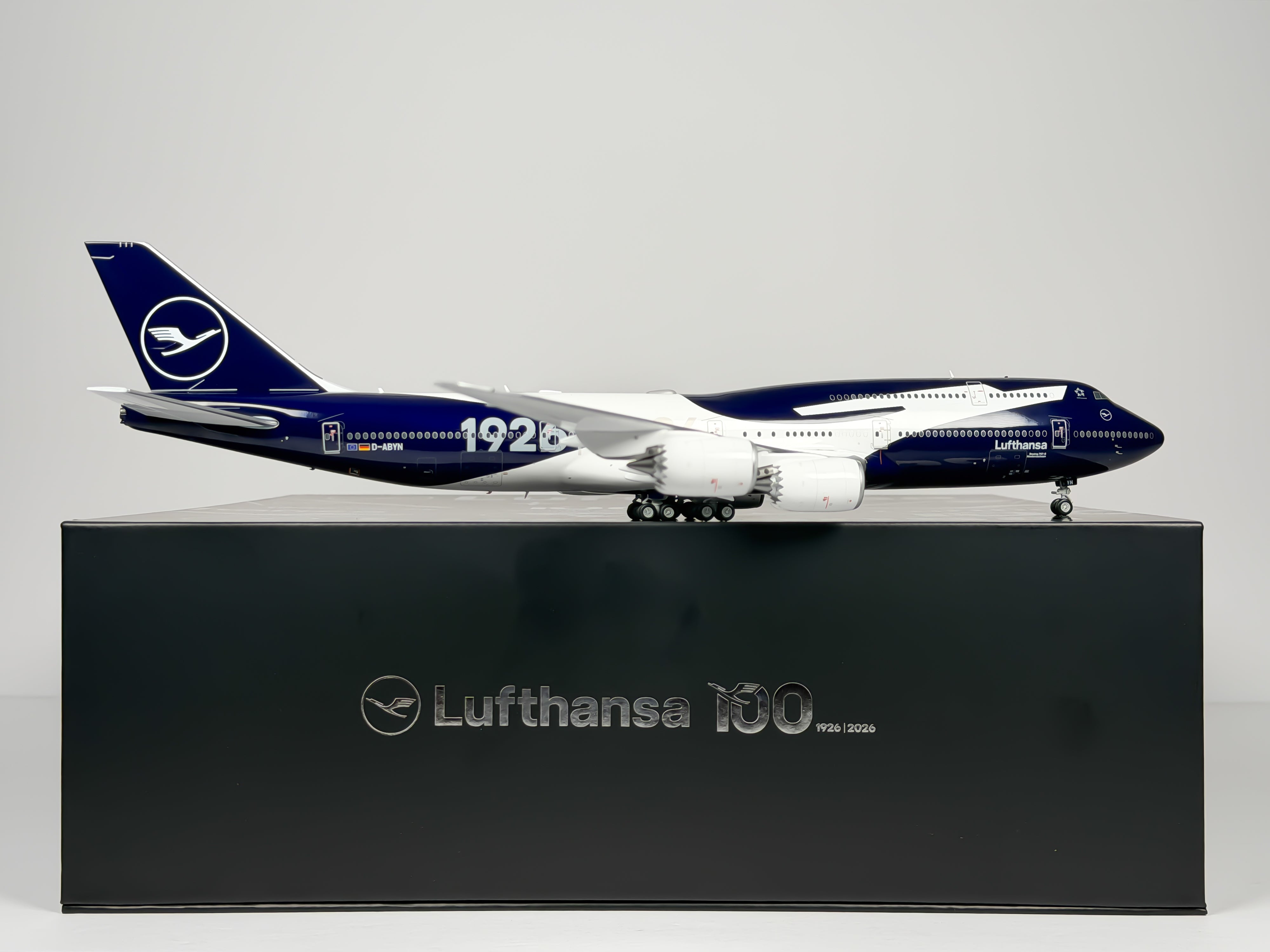 Lufthansa Boeing 747-8i 1:200 SQ Wings D-ABYN (L2355)