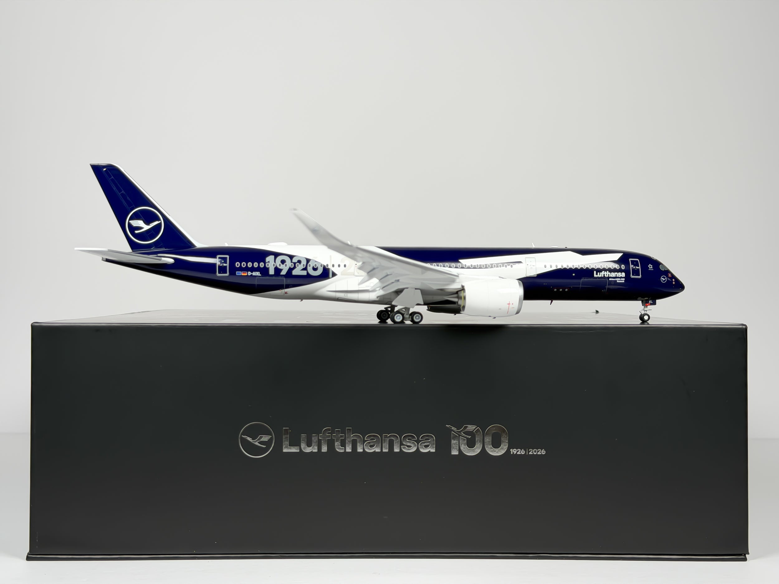 Lufthansa Airbus A350-900 1:200 SQ Wings D-AIXL (L2402FD)