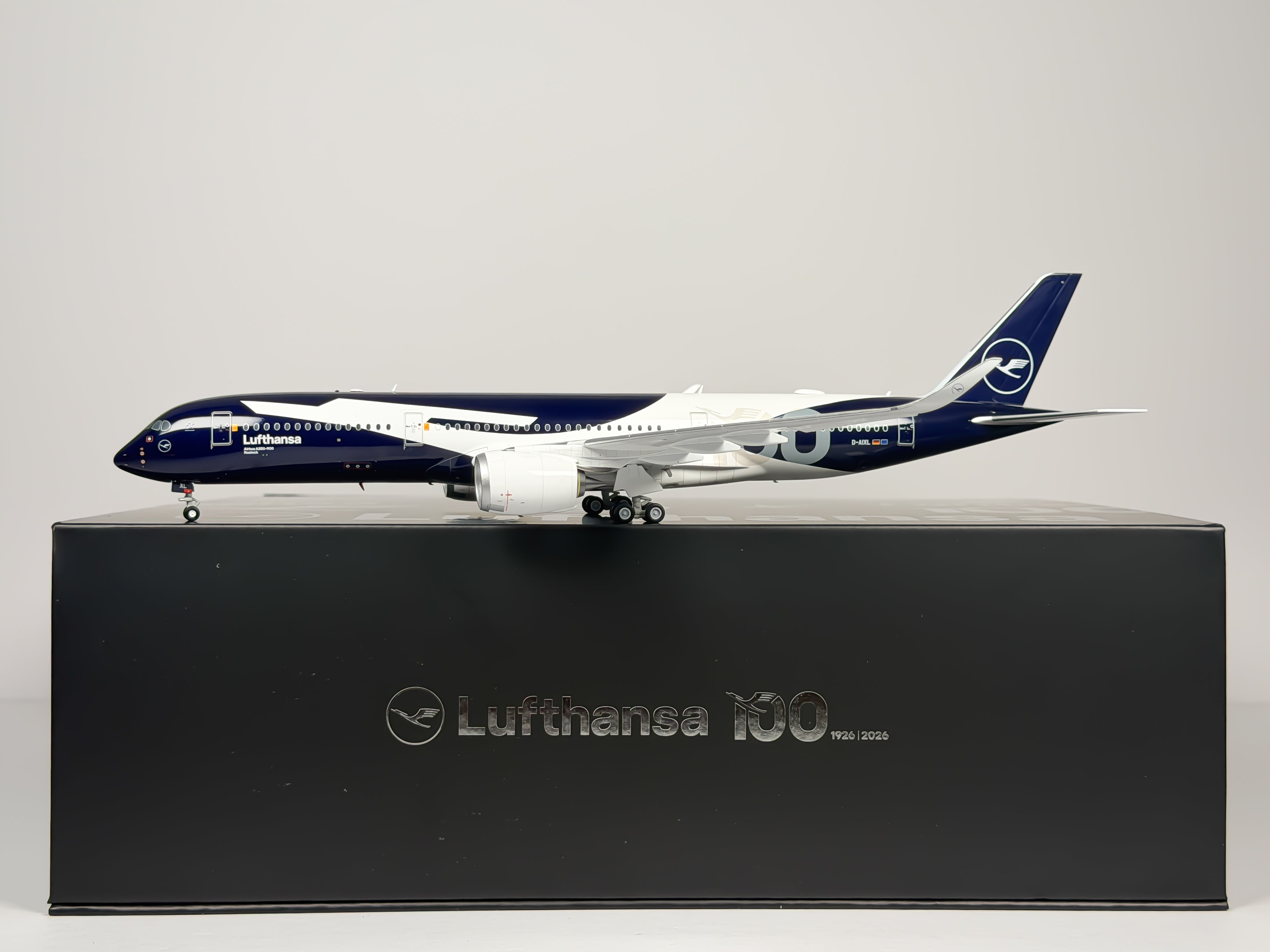 Lufthansa Airbus A350-900 1:200 SQ Wings D-AIXL (L2402)