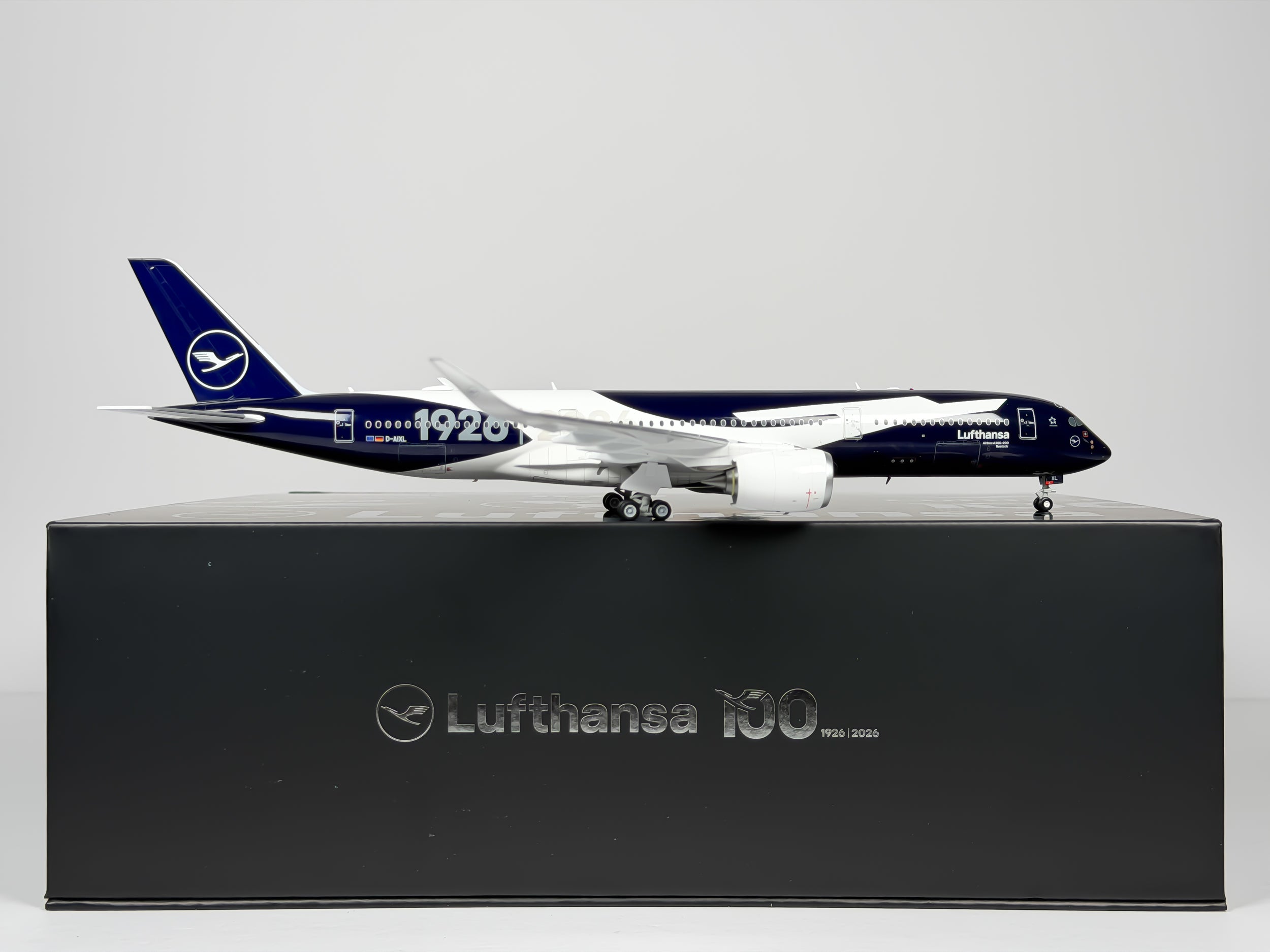 Lufthansa Airbus A350-900 1:200 SQ Wings D-AIXL (L2402)