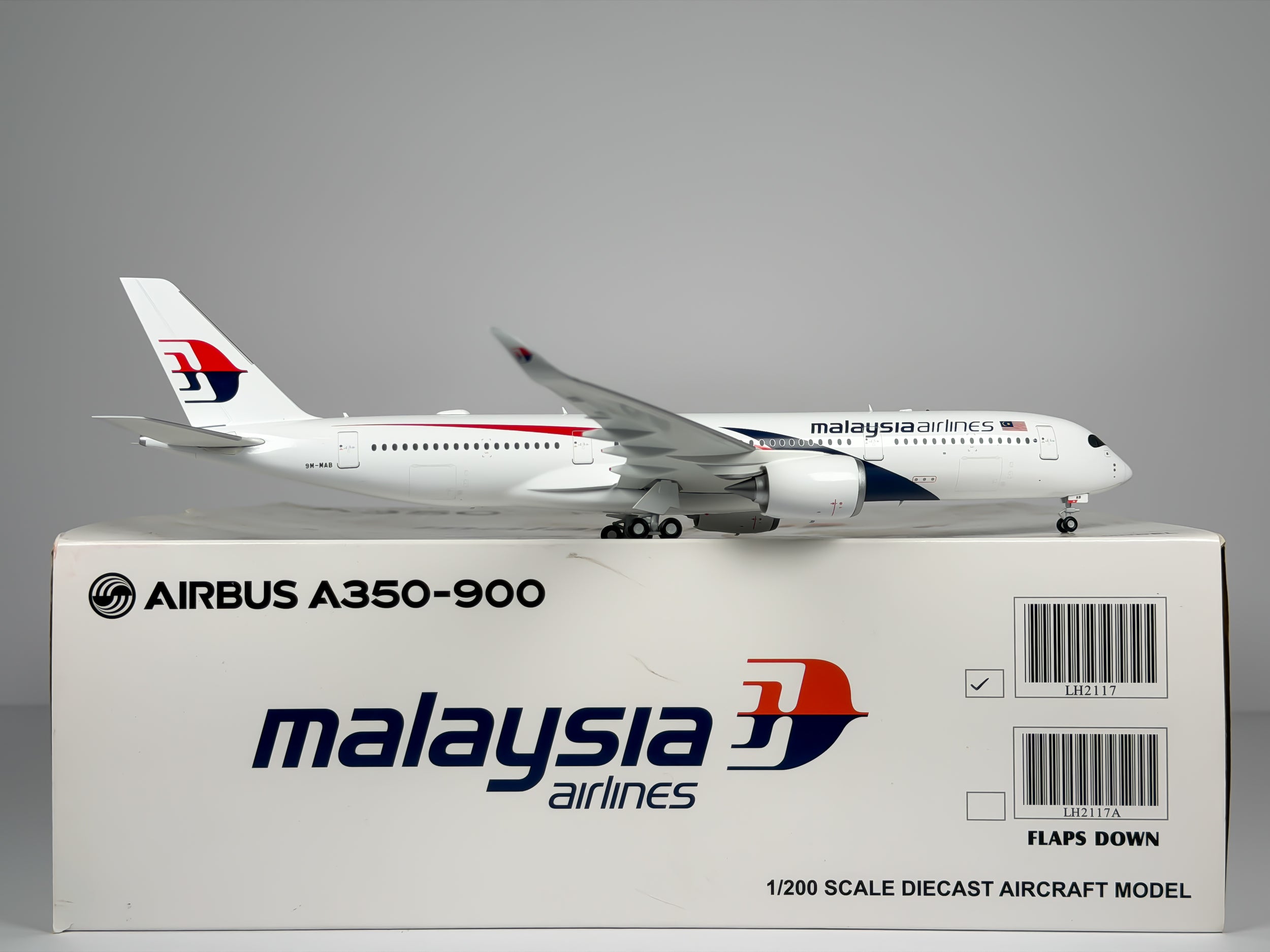 Malaysia Airlines Airbus A350-900 1:200 JC Wings 9M-MAB (LH2117)