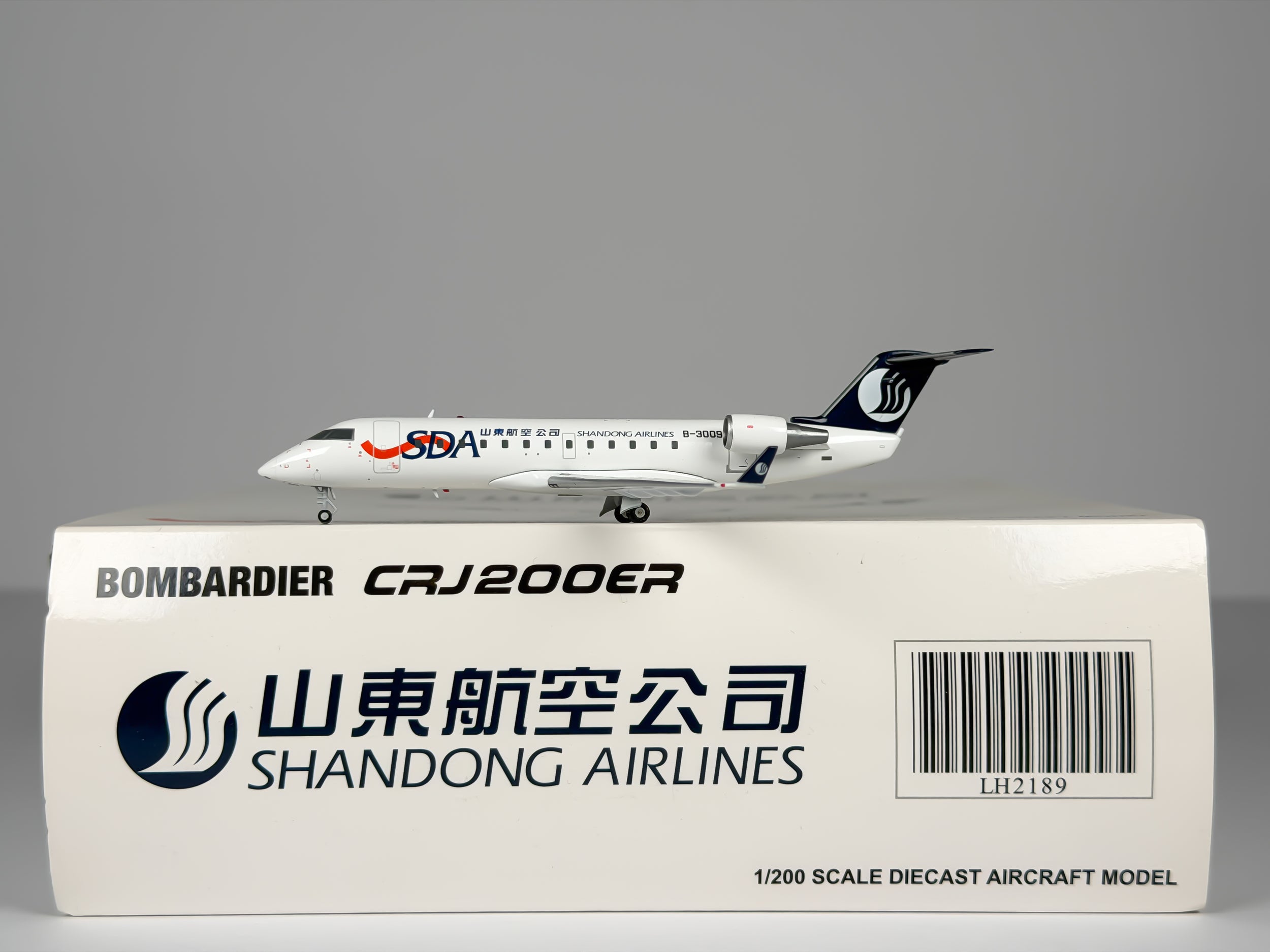 Shandong Airlines Bombardier CRJ200 1:200 JC Wings B-3009 (LH2189)