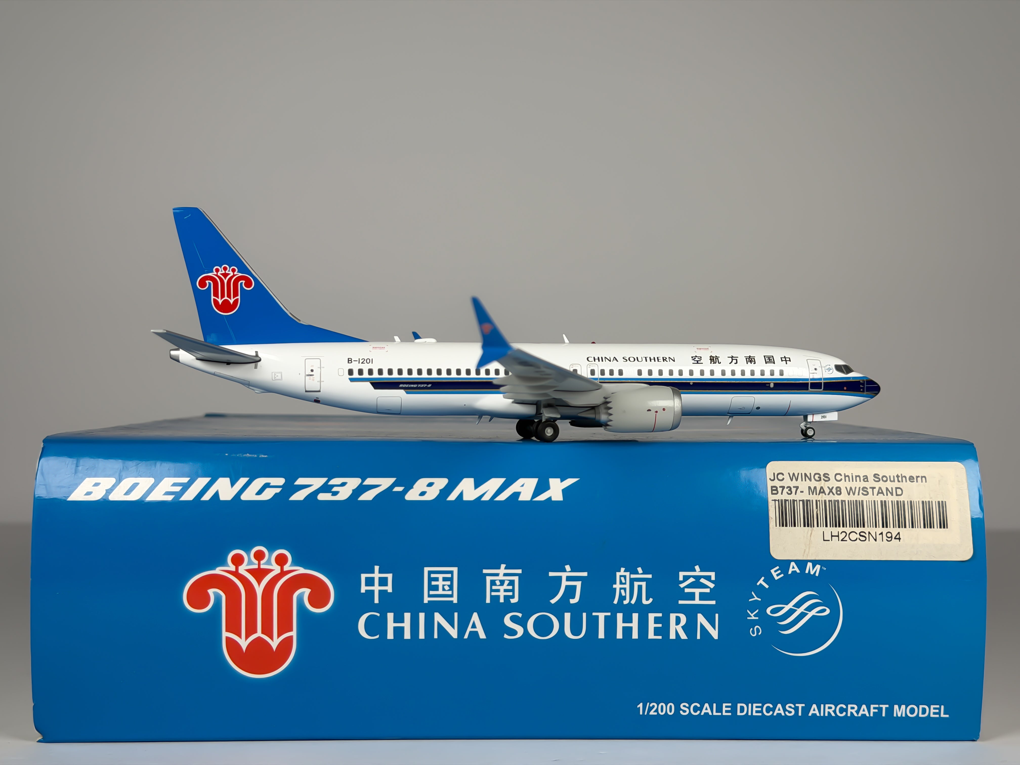China Southern Airlines Boeing 737 MAX 8 1:200 JC Wings B-1201 (LH2194)