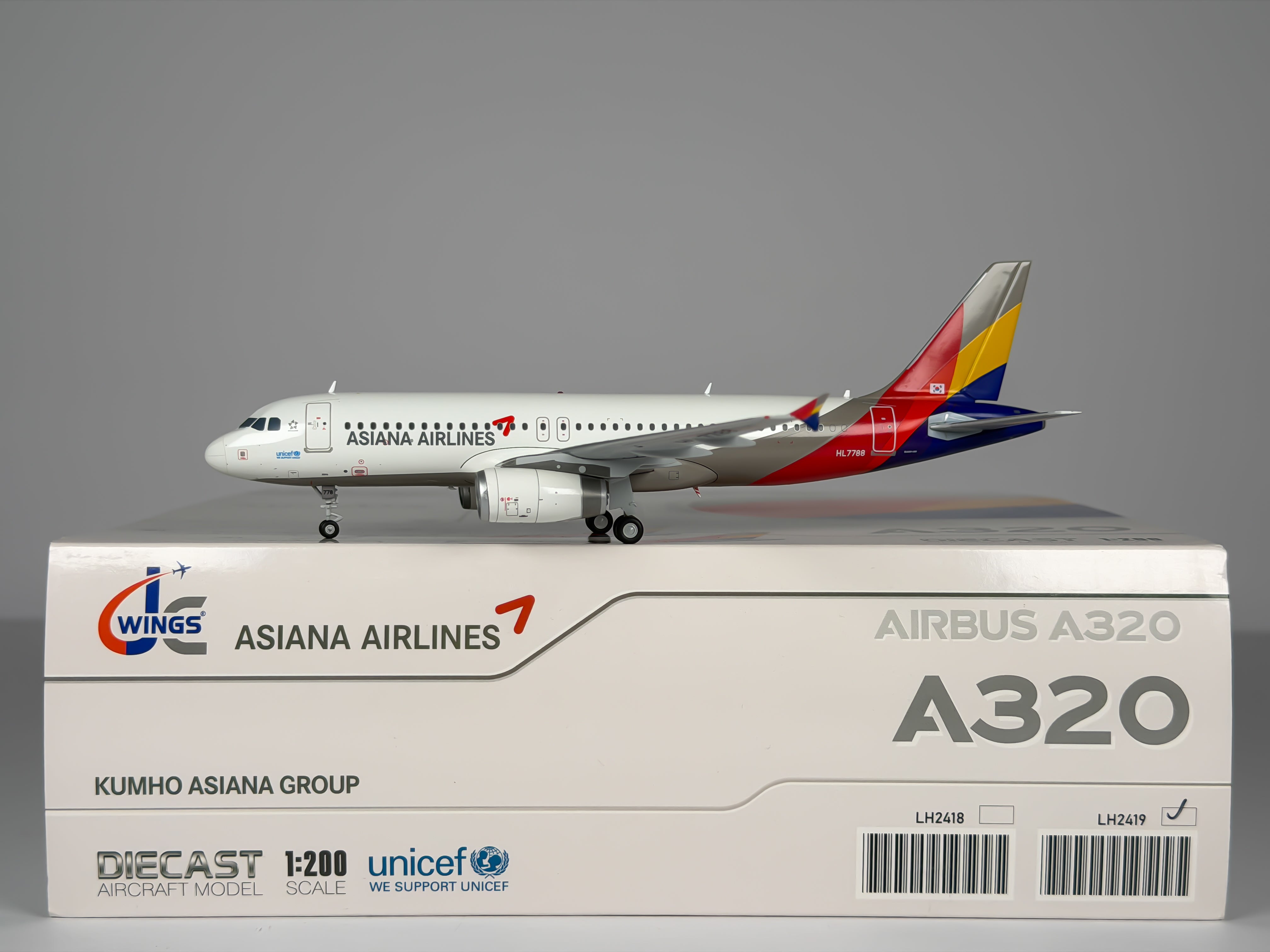Asiana Airlines Airbus A320 1:200 JC Wings HL7788 (LH2419)