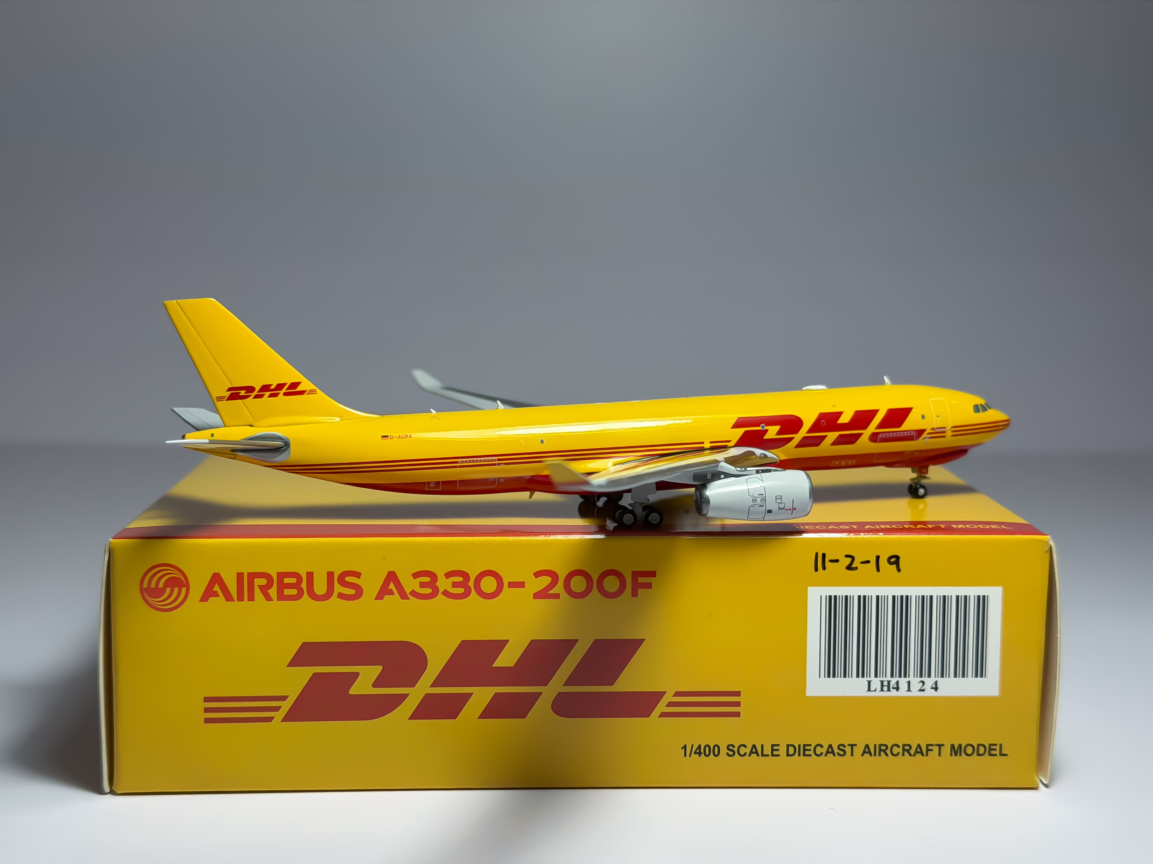 DHL Airbus A330-200 1:400 JC Wings D-ALMA (LH4124)