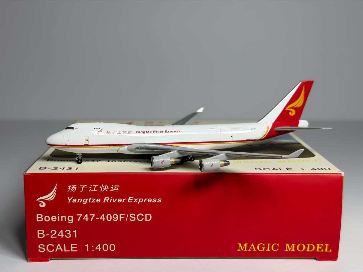 Yangtze River Express Boeing 747-400F 1:400 Magic Models B-2431 (MGB2431)