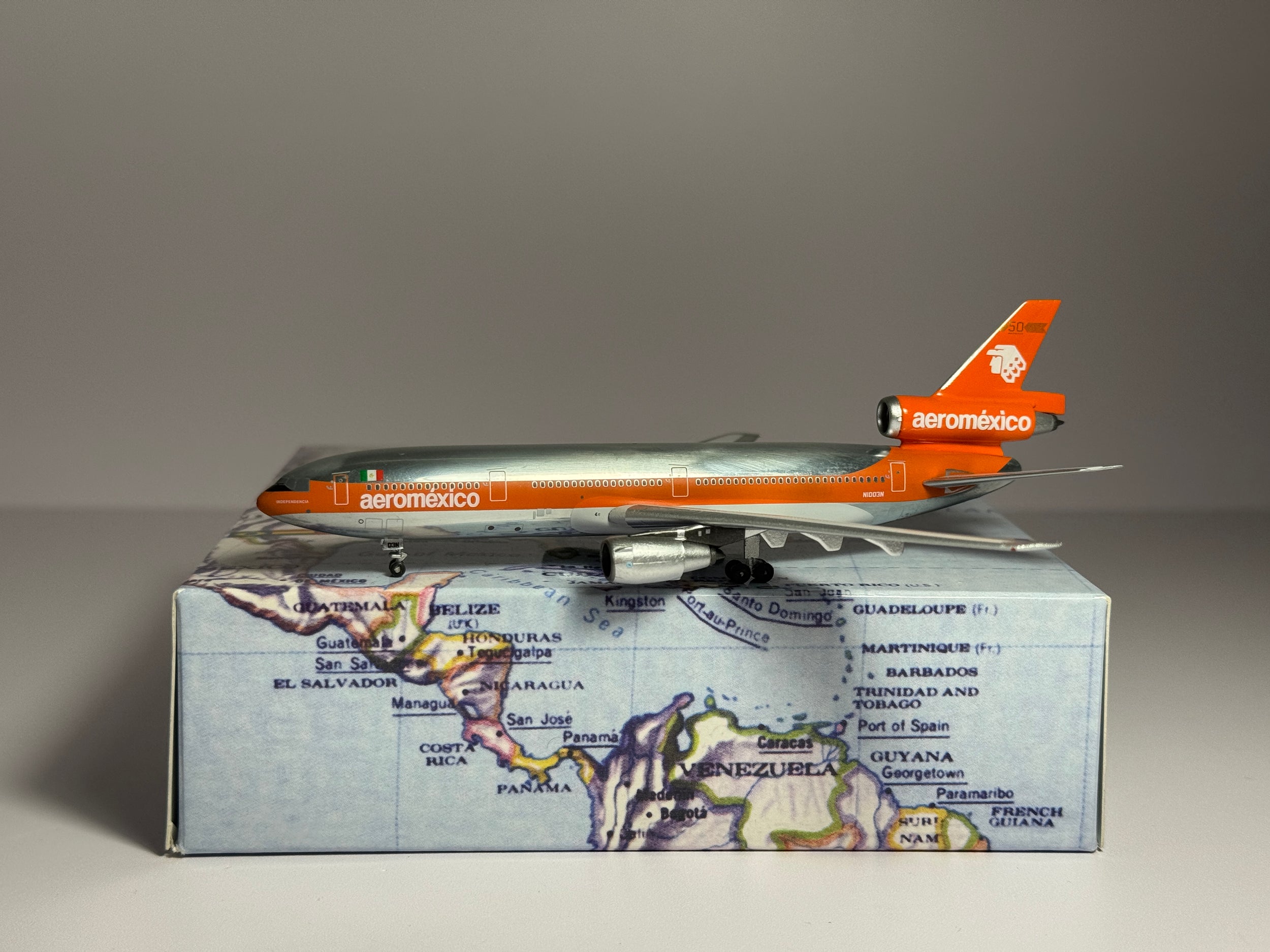 Aeroclassics 1:400 Aeromexico McDonnell Douglas DC-10-30 N1003N polished ACN1003N