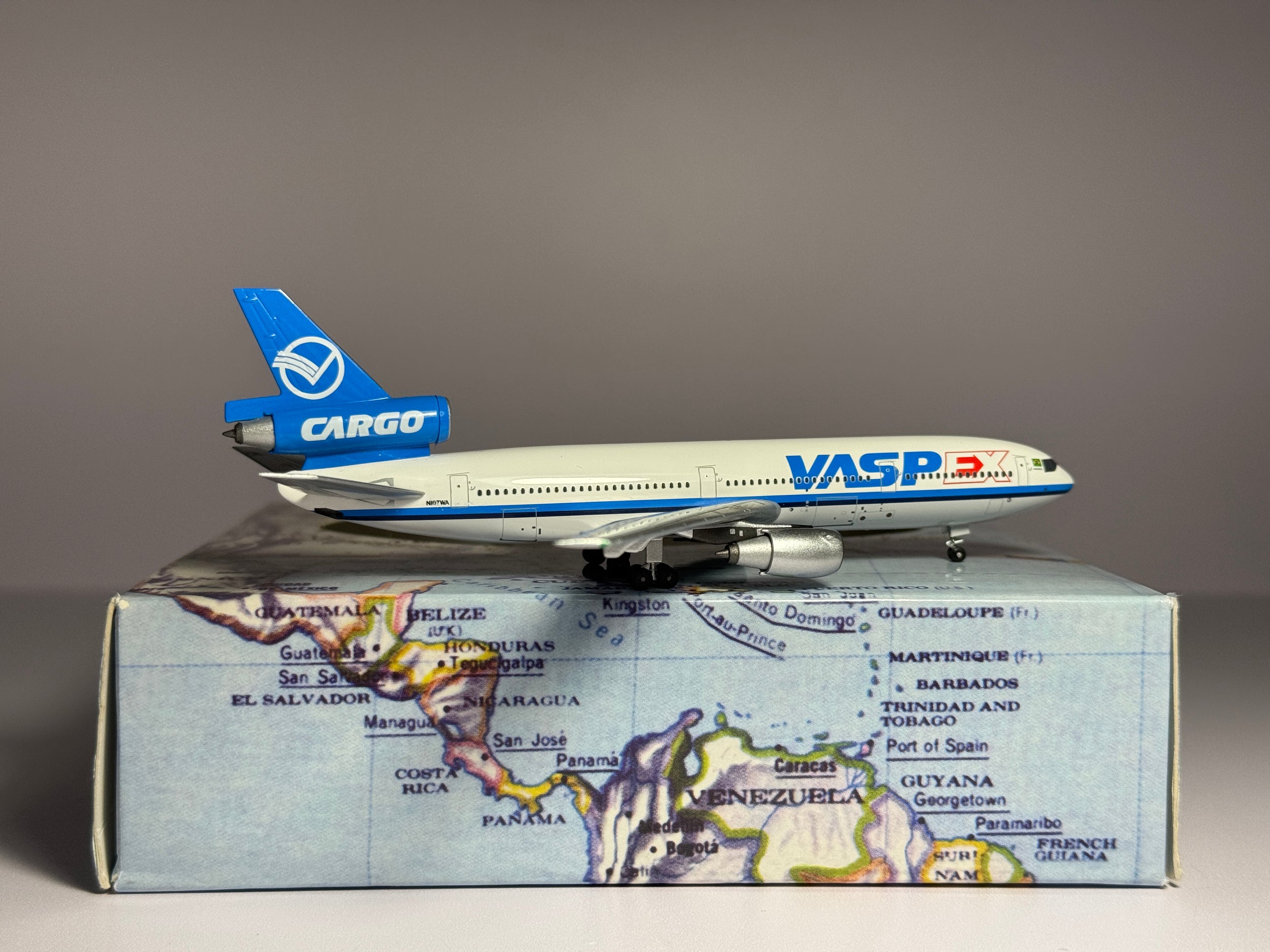 Aeroclassics 1:400 VASP McDonnell Douglas DC-10-30F N107WA Cargo ACN107WA