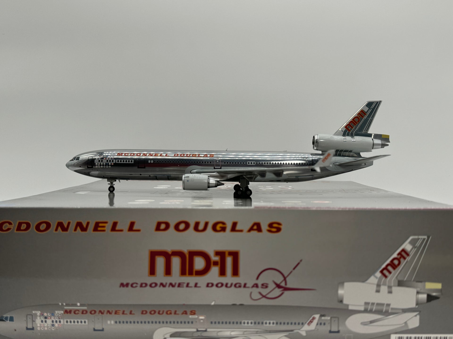 JC Wings 1:200 MD-11 N111MD 初号機 JC Wings 1:200 House Colors McDonnell Douglas MD-11 N111MD Rollout
