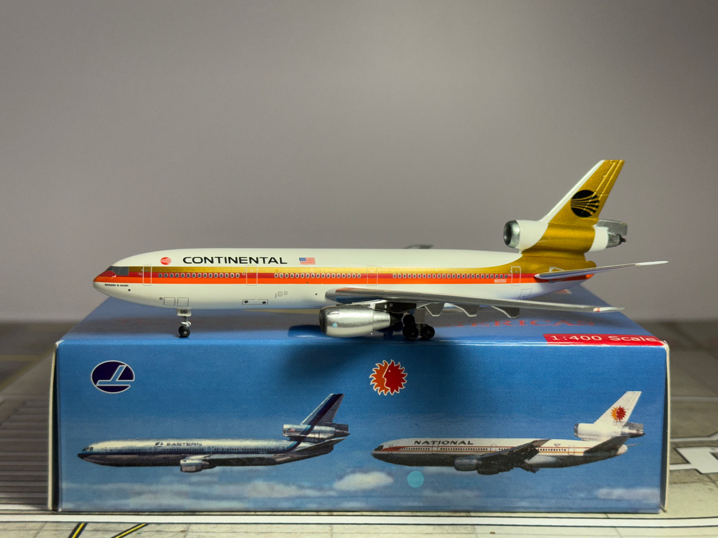 Aeroclassics 1:400 Continental Airlines McDonnell Douglas DC-10-30 N12061 Black Meatball ACN12061