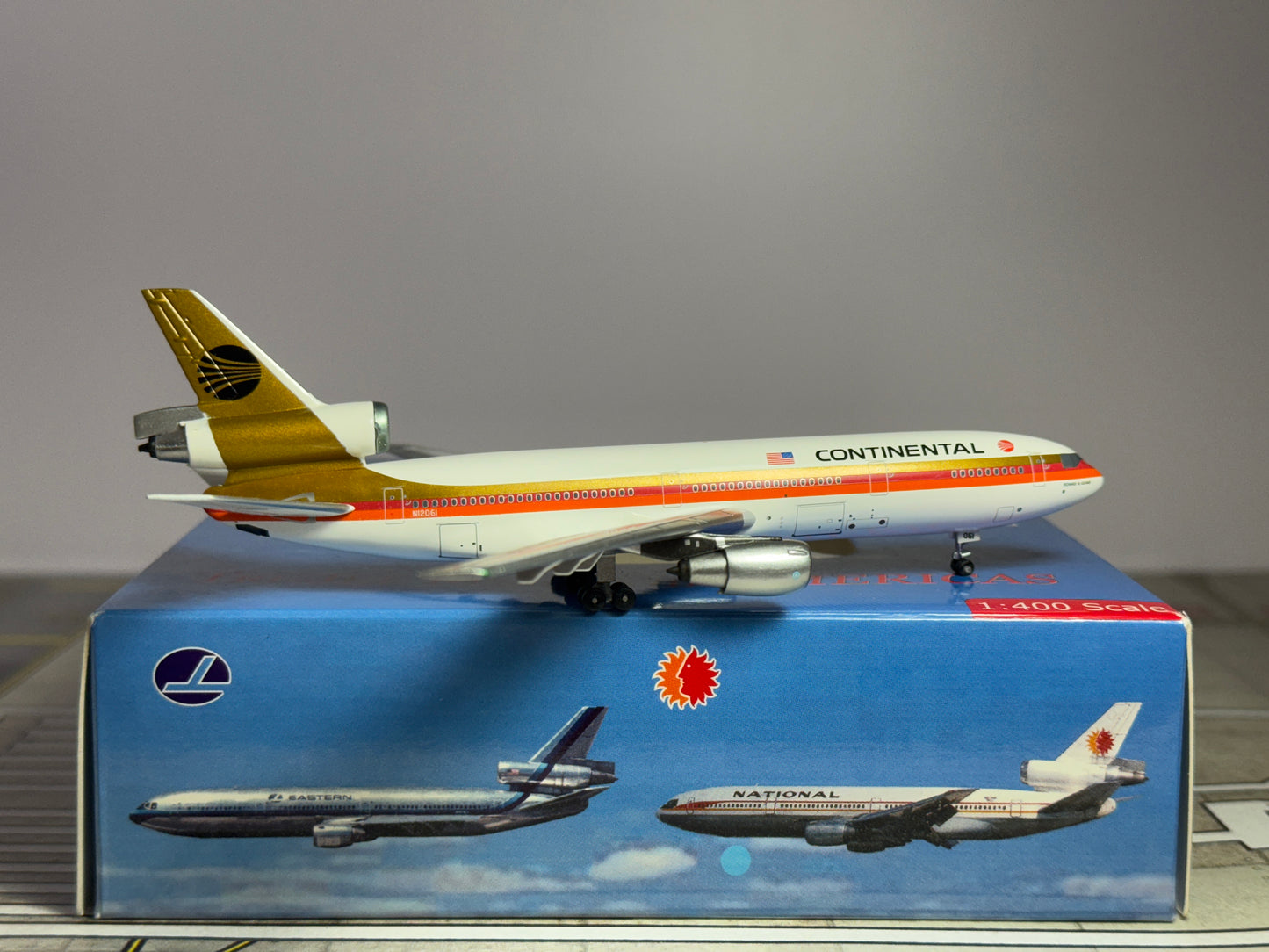 Aeroclassics 1:400 Continental Airlines McDonnell Douglas DC-10-30 N12061 Black Meatball ACN12061
