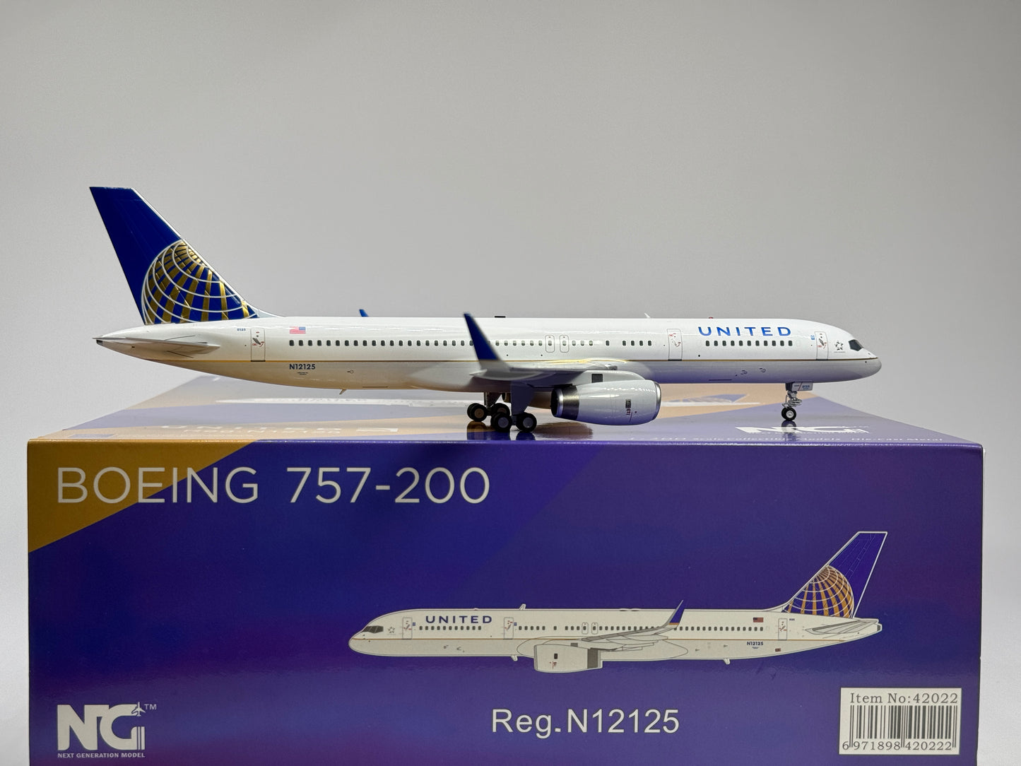 NG Models 1:200 United Airlines Boeing 757-200 N12125 Post-Merger NG42022