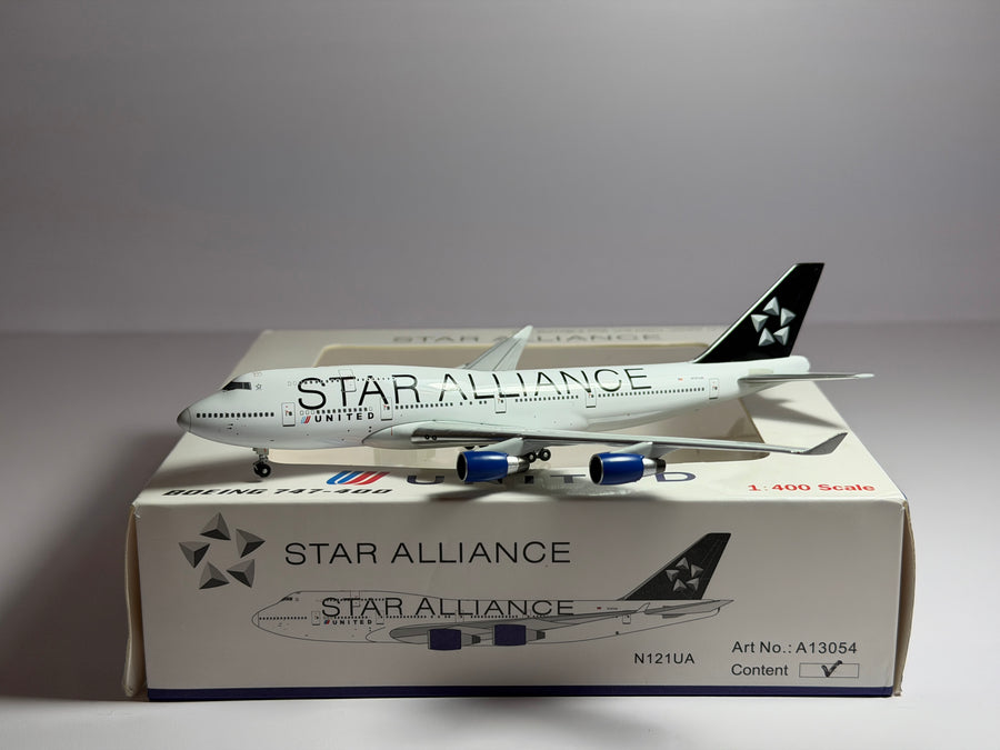 United Airlines Boeing 747-400 1:400 Apollo N121UA (A13054)