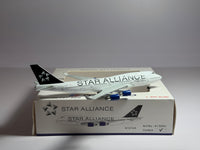 United Airlines Boeing 747-400 1:400 Apollo N121UA (A13054)