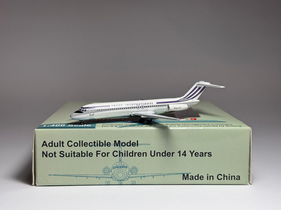 Aeroclassics 1:400 Texas International Douglas DC-9-30 N1308T "Pamper Jet" ACN1308T