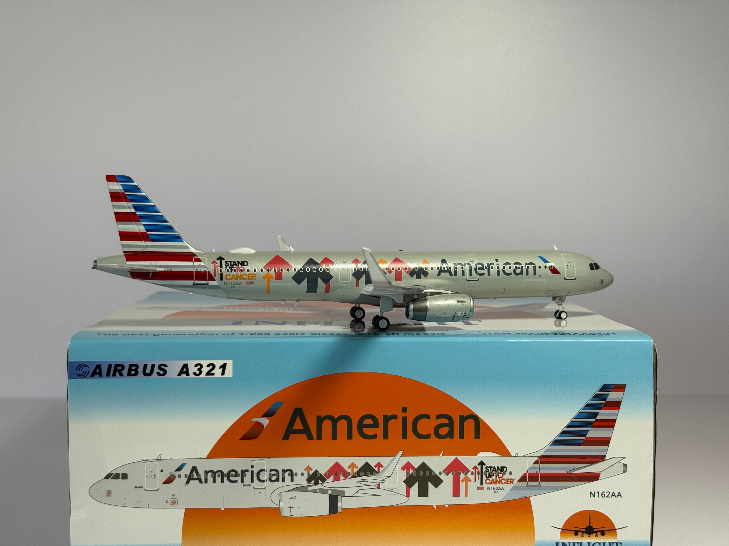 Inflight 1:200 American Airlines Airbus A321-200 N162AA Stand Up Cancer IF321AA0124