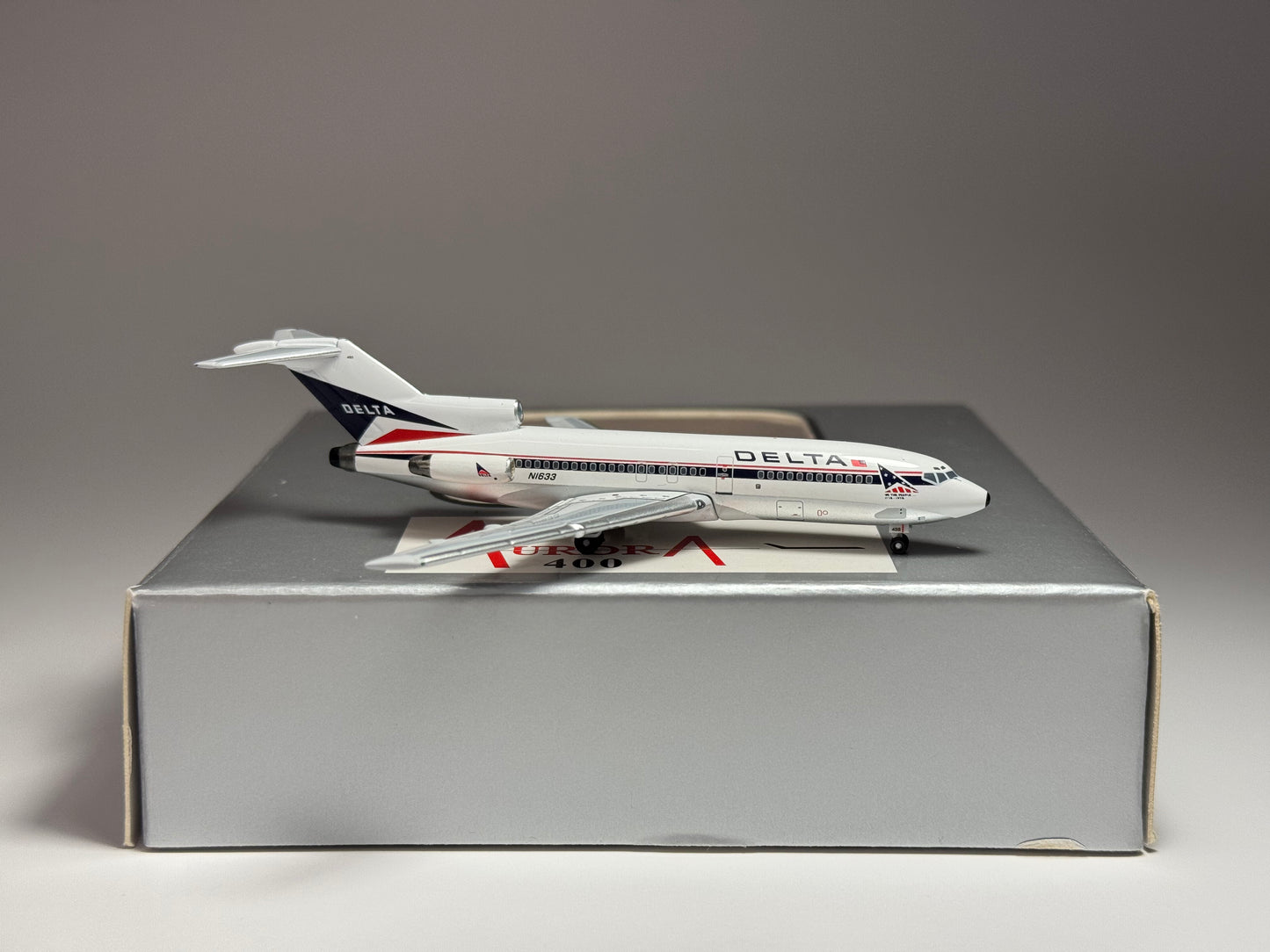 Aeroclassics 1:400 Delta Air Lines Boeing 727-100 N1633 Bicentennial AM002B