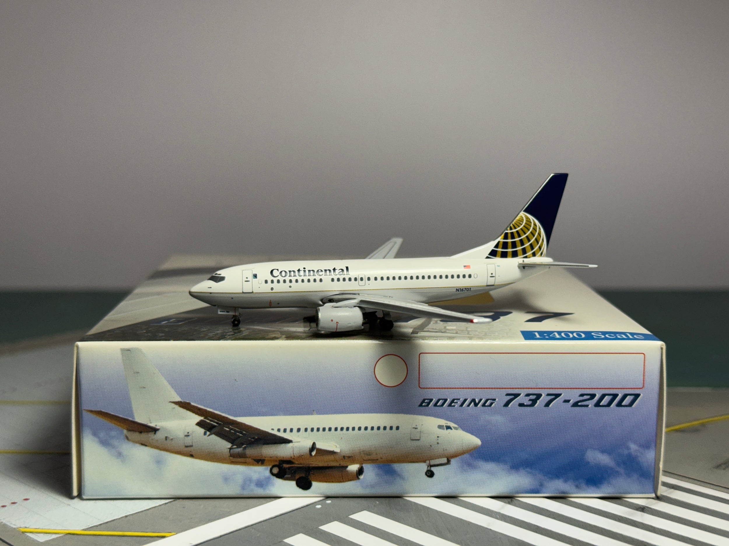 Aeroclassics 1:400 Continental Airlines Boeing 737-700 N16701 ACN16701