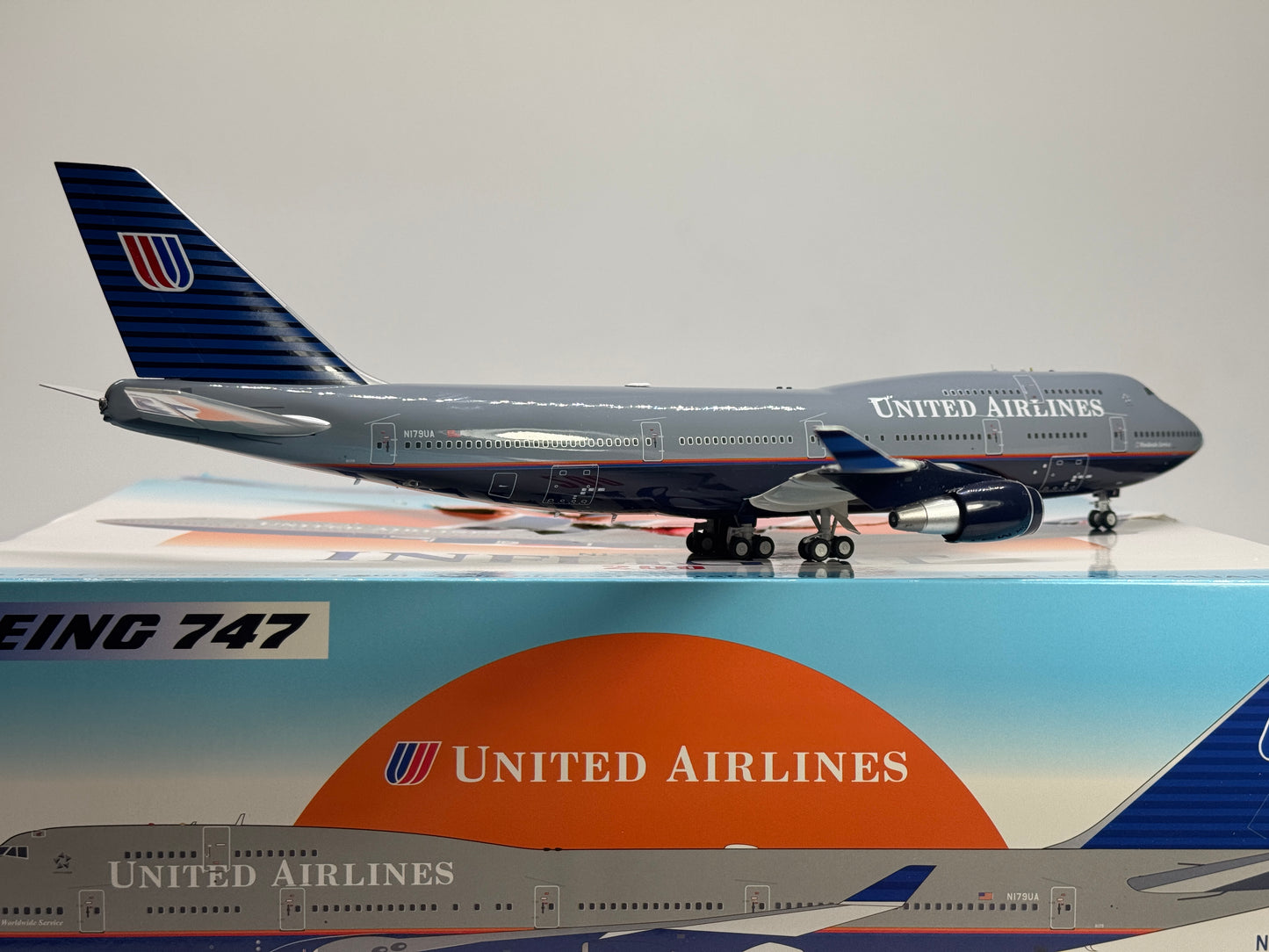 Inflight200 United Airlines Boeing 747-400 N179UA Battleship Grey IF744UA1222