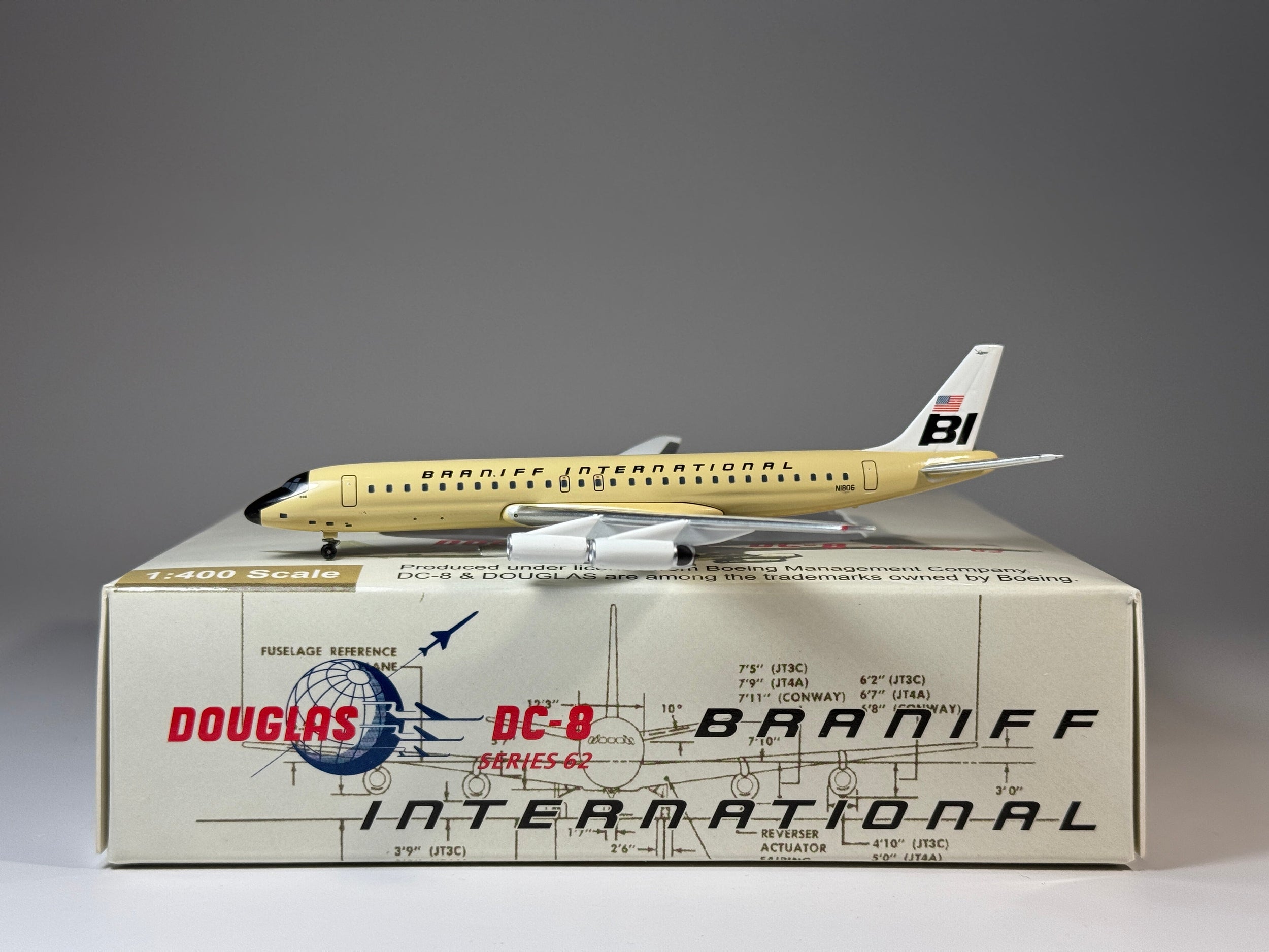 Aeroclassics 1:400 Braniff Douglas DC-8-62 N1806 Beige Jellybean ACN1806