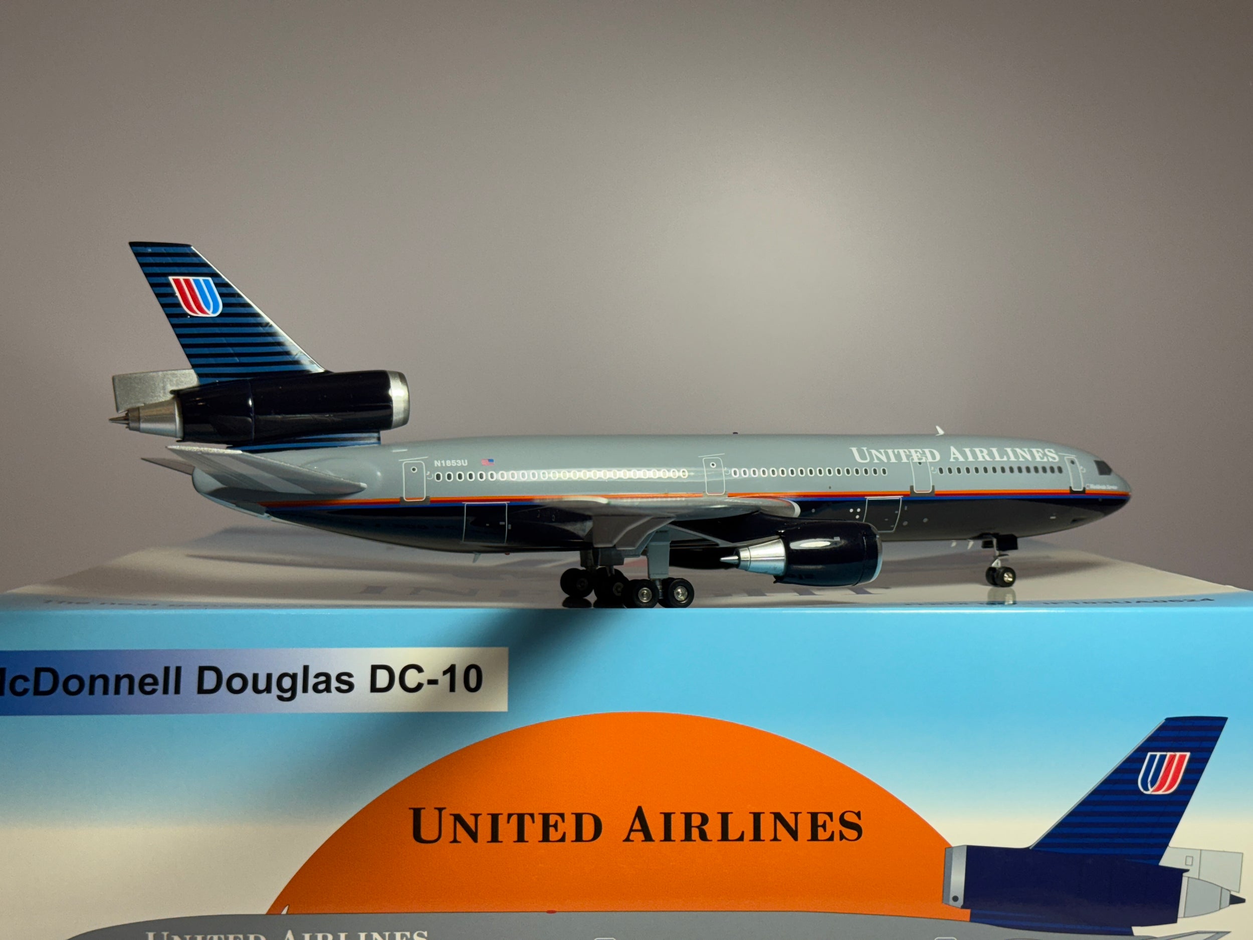 Inflight200 United Airlines McDonnell Douglas DC-10-30 N1853U Battleship Grey IF103UA0624 w/stand