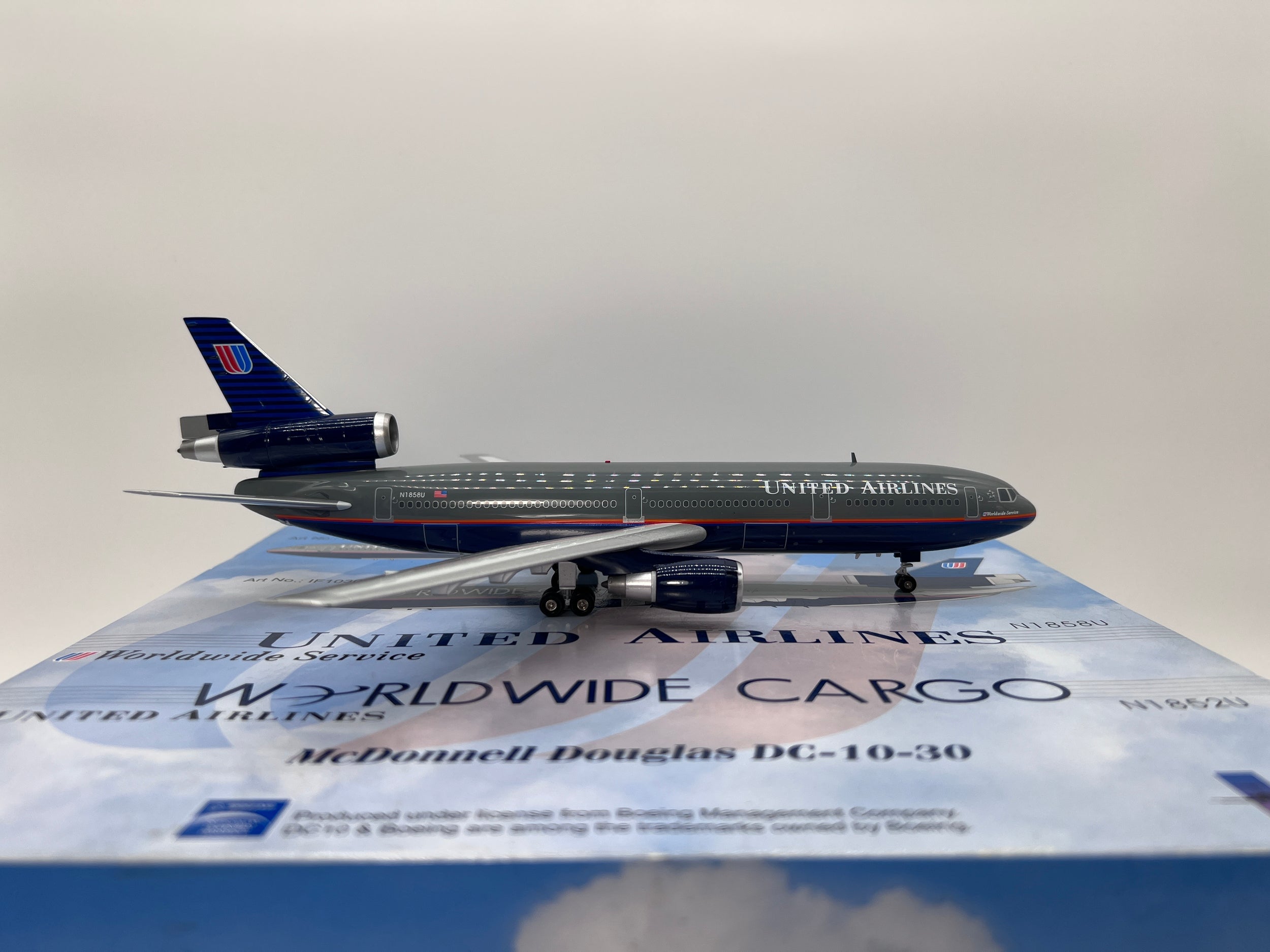 Inflight200 United Airlines McDonnell Douglas DC-10-30 N1858U Battleship Grey IF103032
