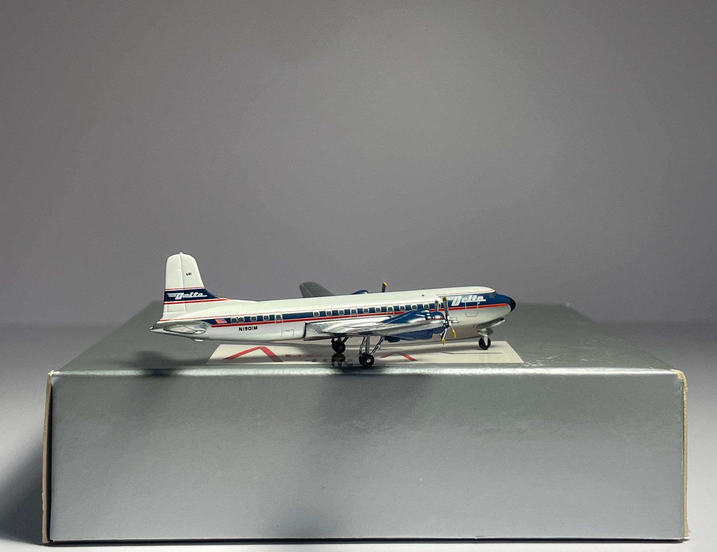 Aeroclassics 1:400 Delta Air Lines Douglas DC-6A N1901M delivery colors AM005