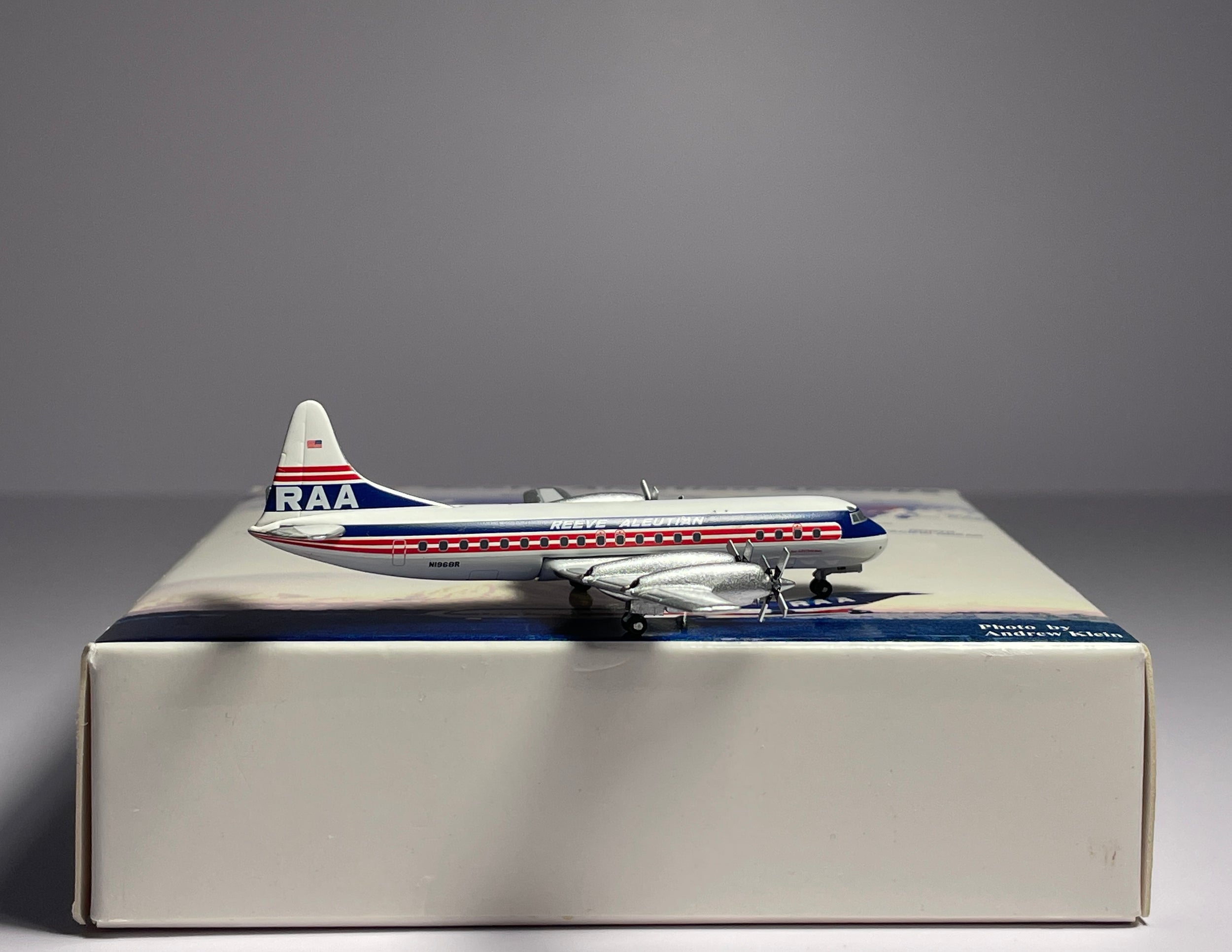 Aeroclassics 1:400 Reeve Aleutian Airways Lockheed L-188 Electra N1968R AC18317A