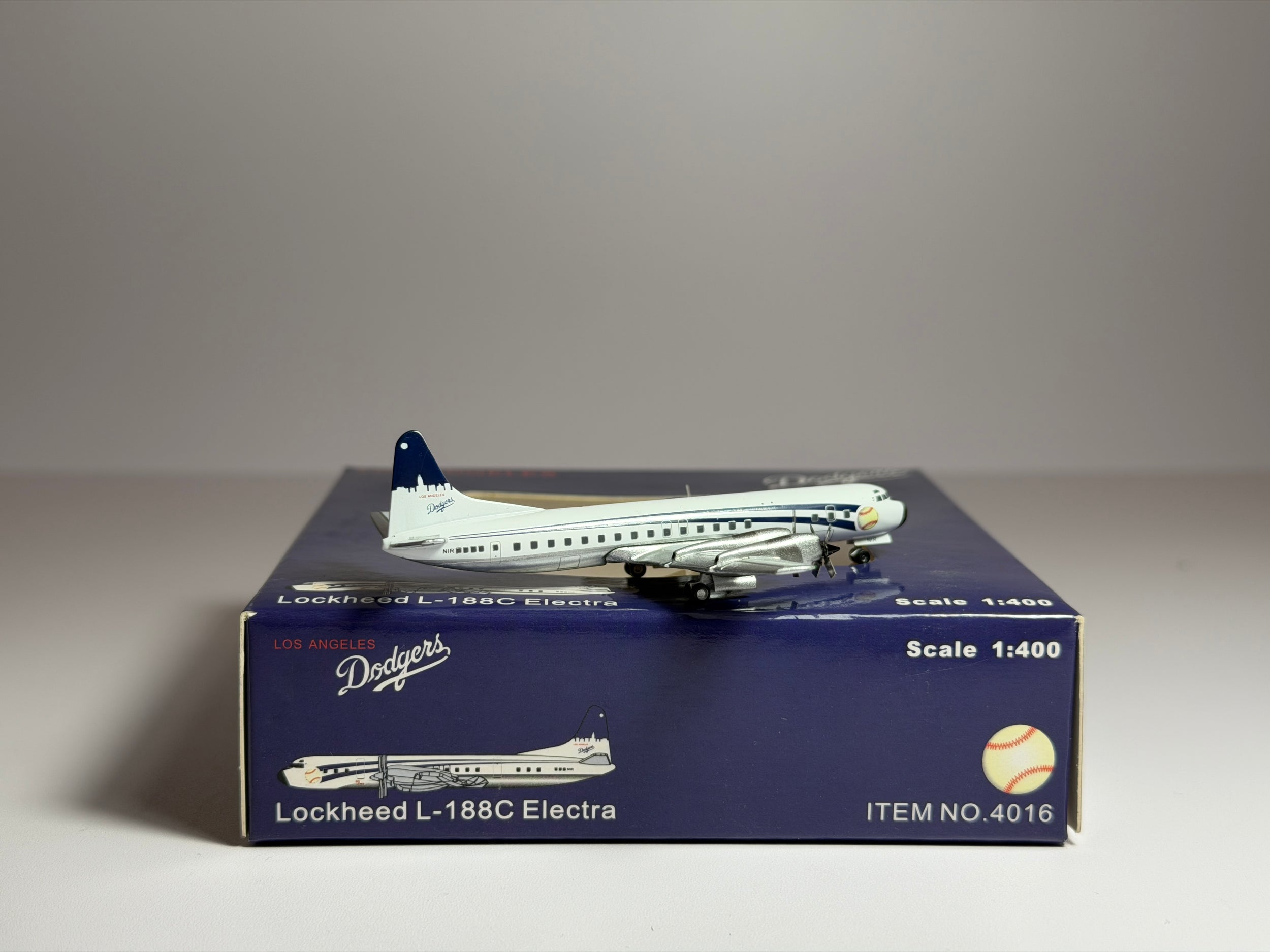 Los Angeles Dodgers Lockheed L-188 1:400 JC Wings N1R (JC4016)