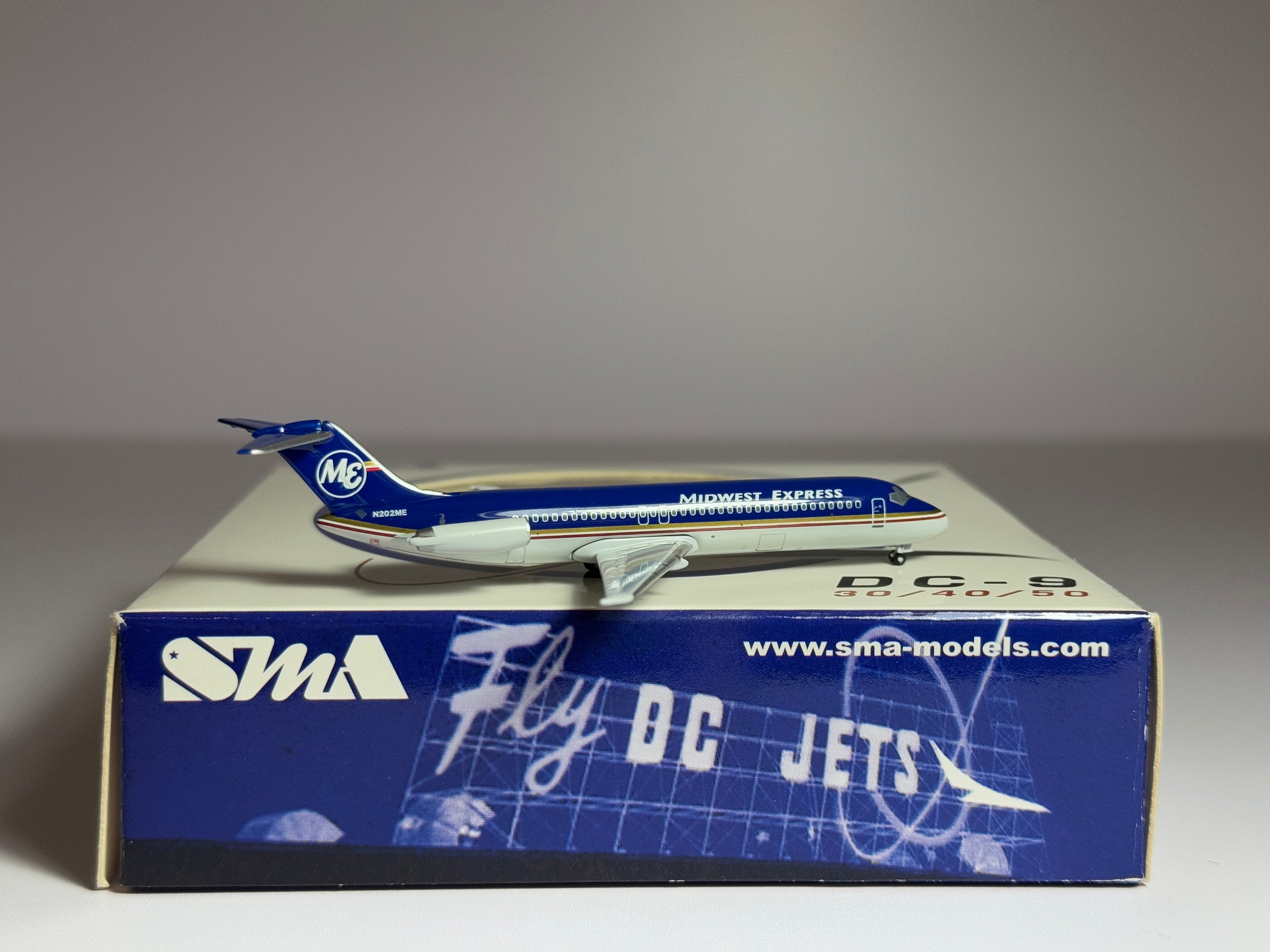 Aeroclassics 1:400 Midwest Express Airlines Douglas DC-9-30 N202ME ACN202ME