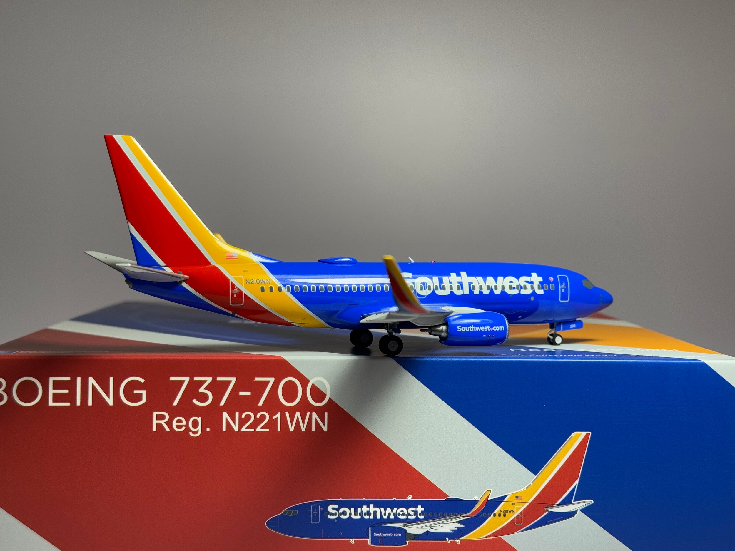 NG Models 1:200 Southwest Airlines Boeing 737-700 N210WN New Colors NG05006
