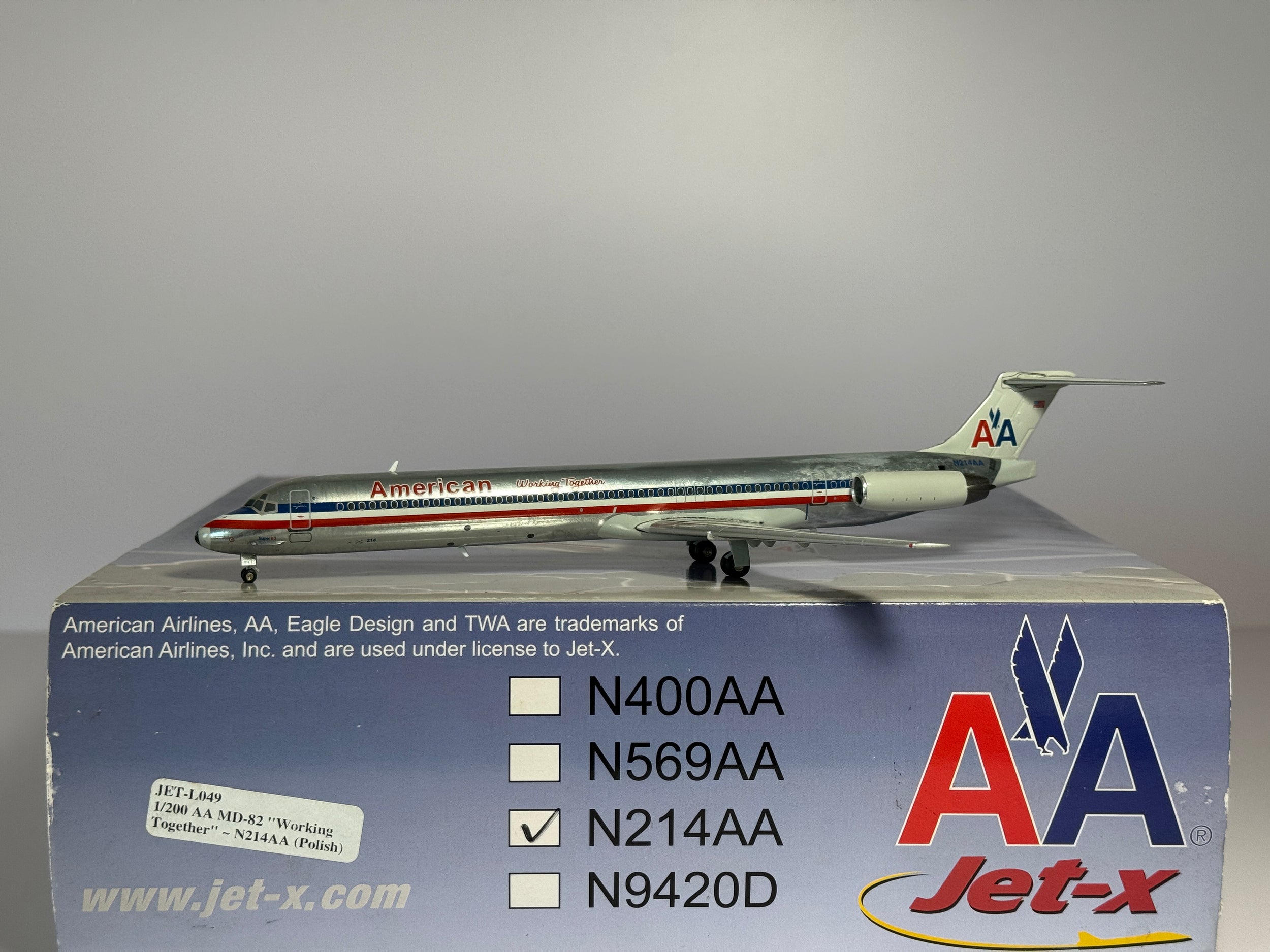 Jet-X 1:200 American Airlines McDonnell Douglas MD-82 N214AA Working Together JXL049