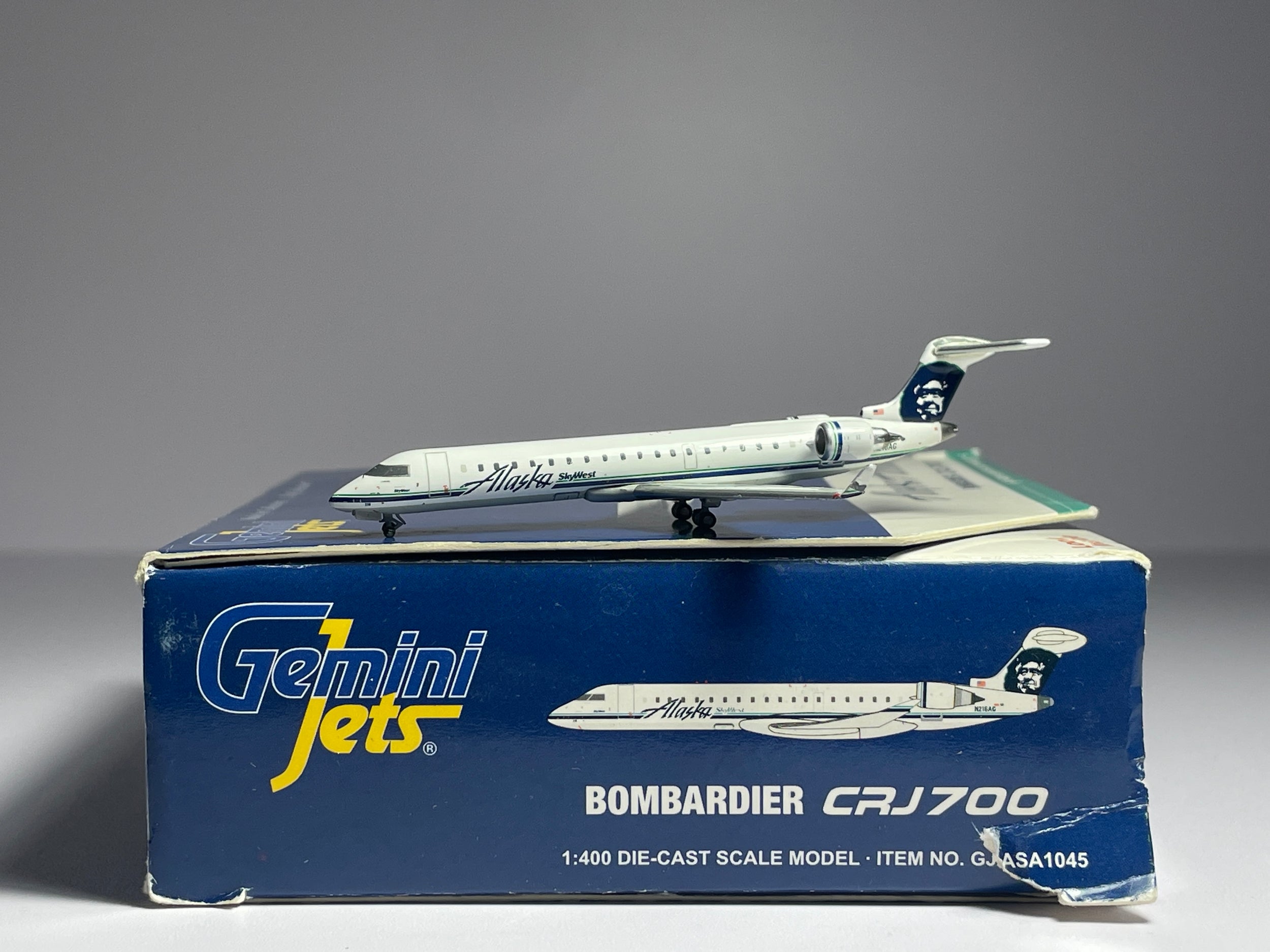 Gemini Jets 1:400 Alaska Airlines Bombardier CRJ-700 N216AG Icicles GJASA1045