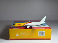 DHL Boeing 767-300F 1:400 Phoenix Models N220CY (PH404398)