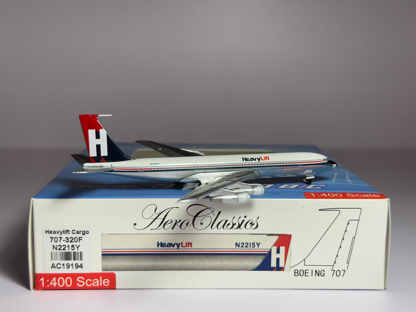 Aeroclassics 1:400 HeavyLift Cargo Boeing 707-320F N2215Y AC19194