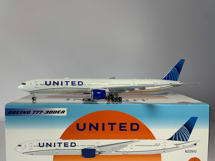 Inflight 1:200 United Airlines Boeing 777-300ER N2251U Evo Blue IF773UA0725