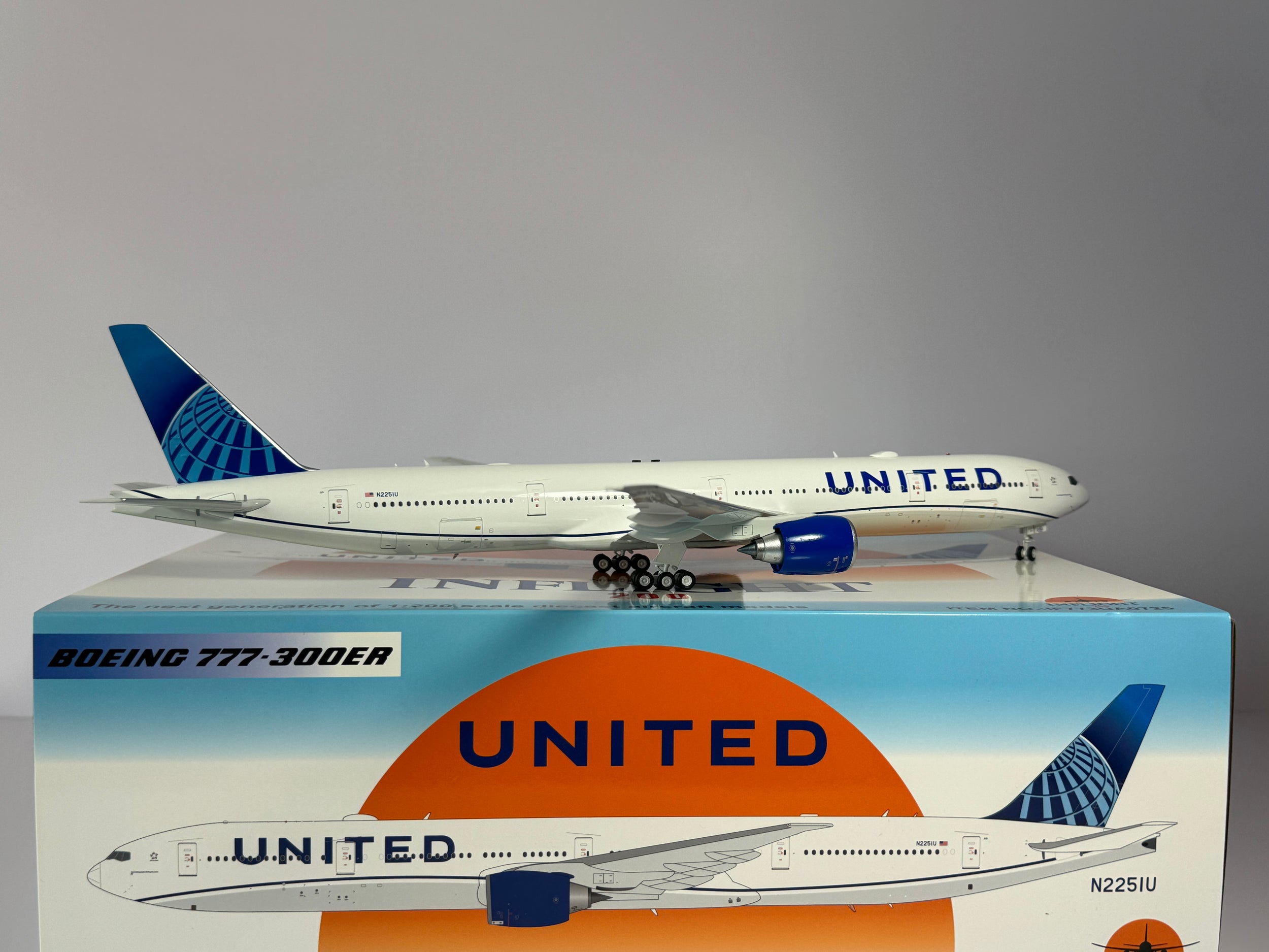 Inflight 1:200 United Airlines Boeing 777-300ER N2251U Evo Blue IF773UA0725