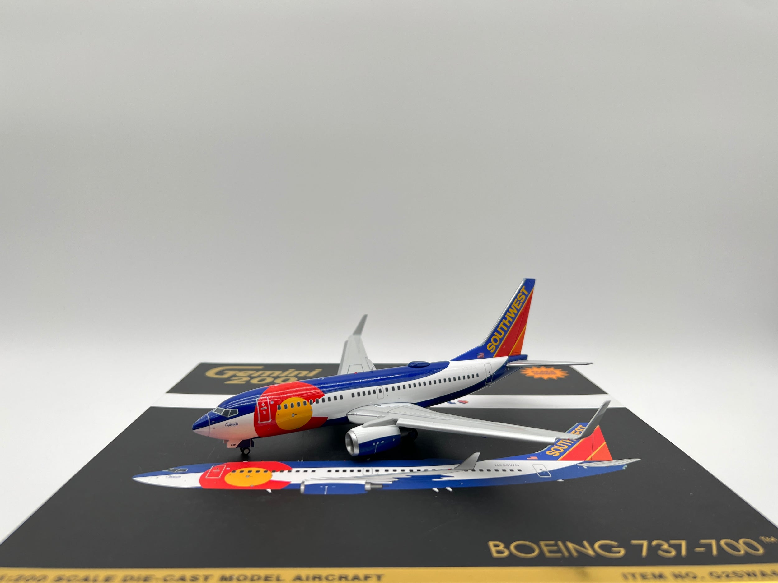 Gemini Jets 1:200 Southwest Airlines Boeing 737-700 N230WN Colorado One G2SWA460