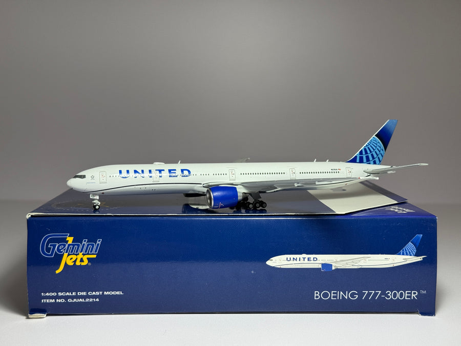 Gemini Jets 1:400 United Airlines Boeing 777-300ER N2352U Evo Blue GJUAL2214