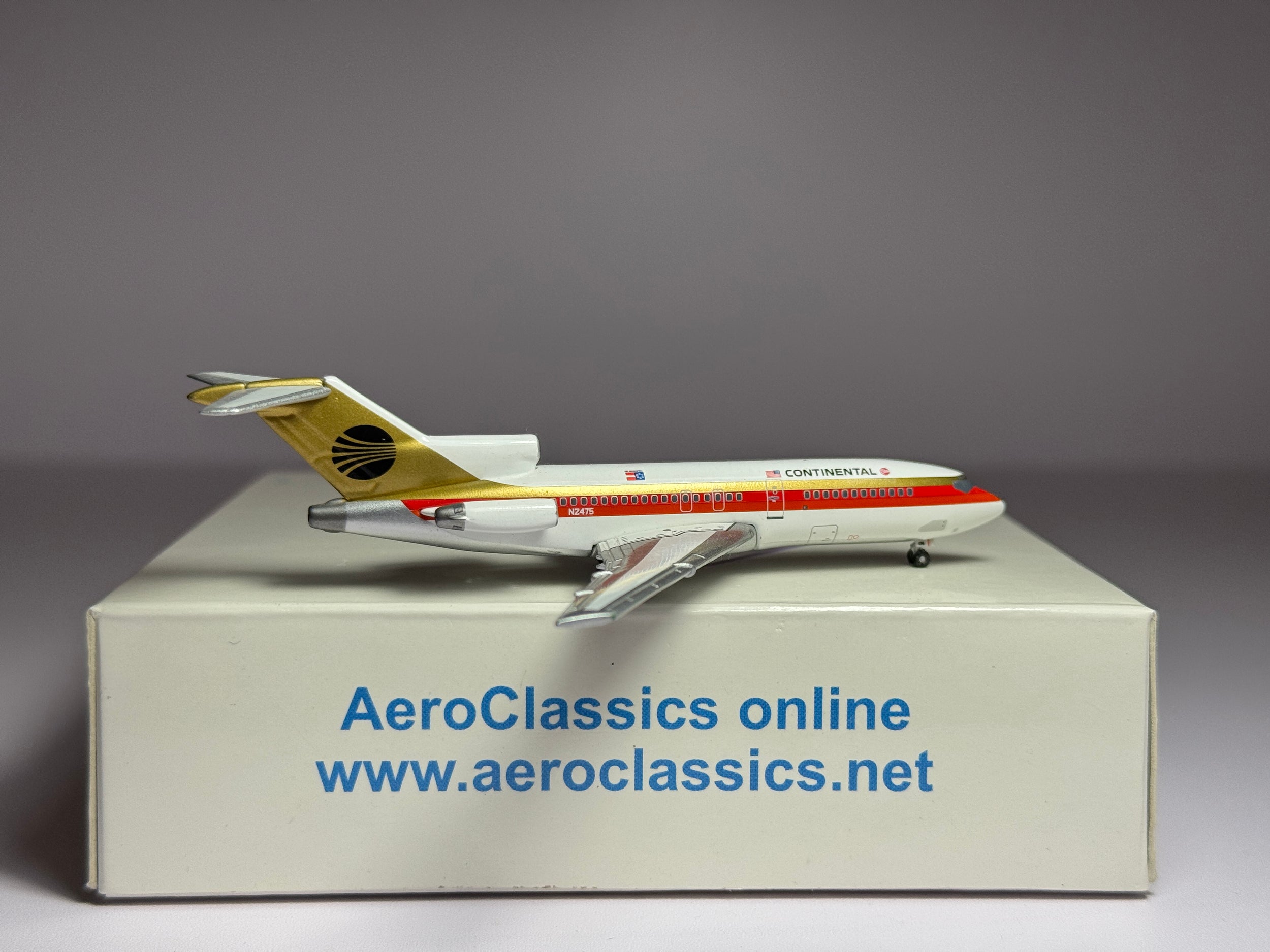 Aeroclassics 1:400 Continental Micronesia Boeing 727-232 N2475 Black Meatball ACN2475