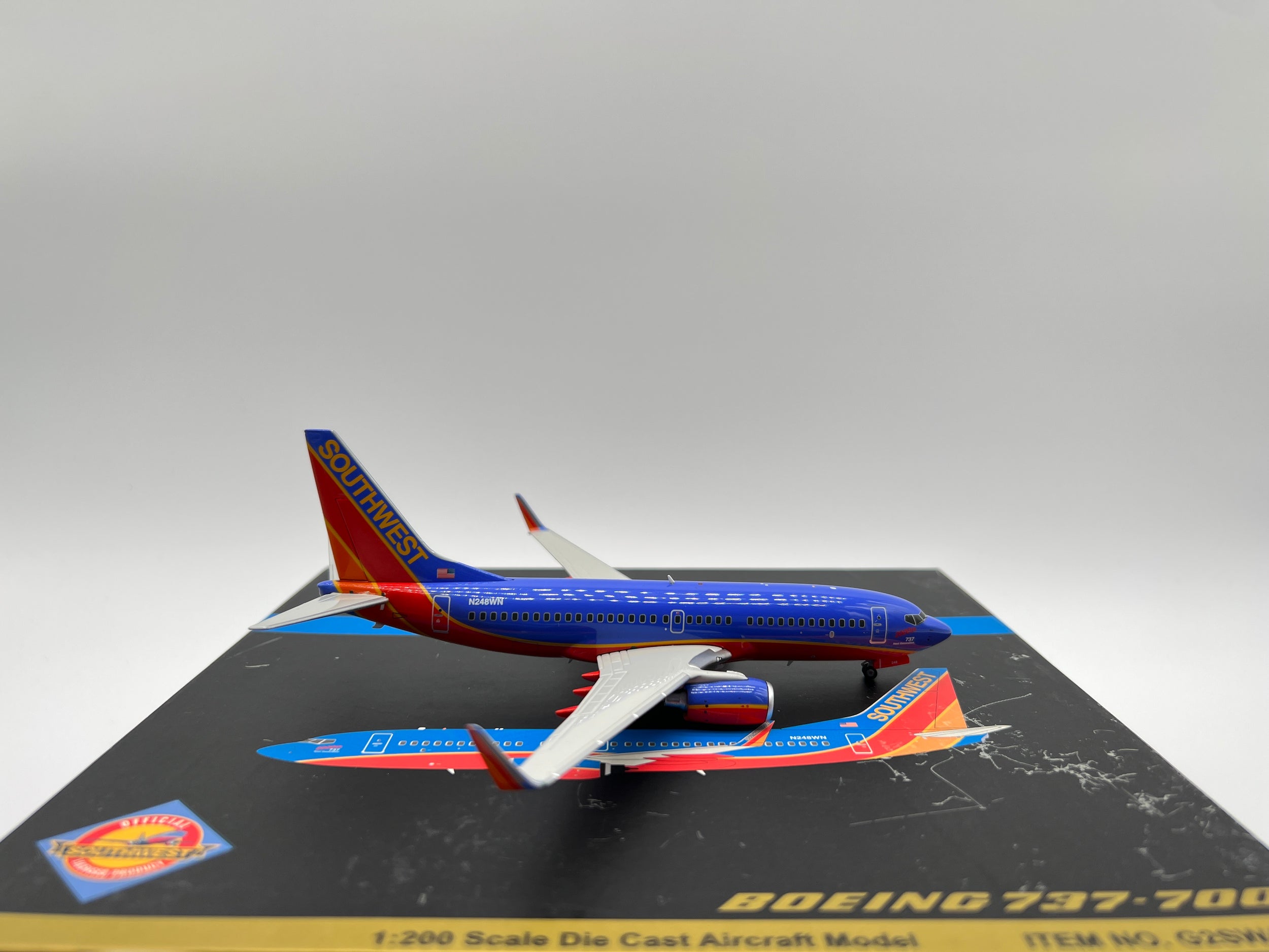 Gemini Jets 1:200 Southwest Airlines Boeing 737-700 N248WN Canyon Blue G2SWA005