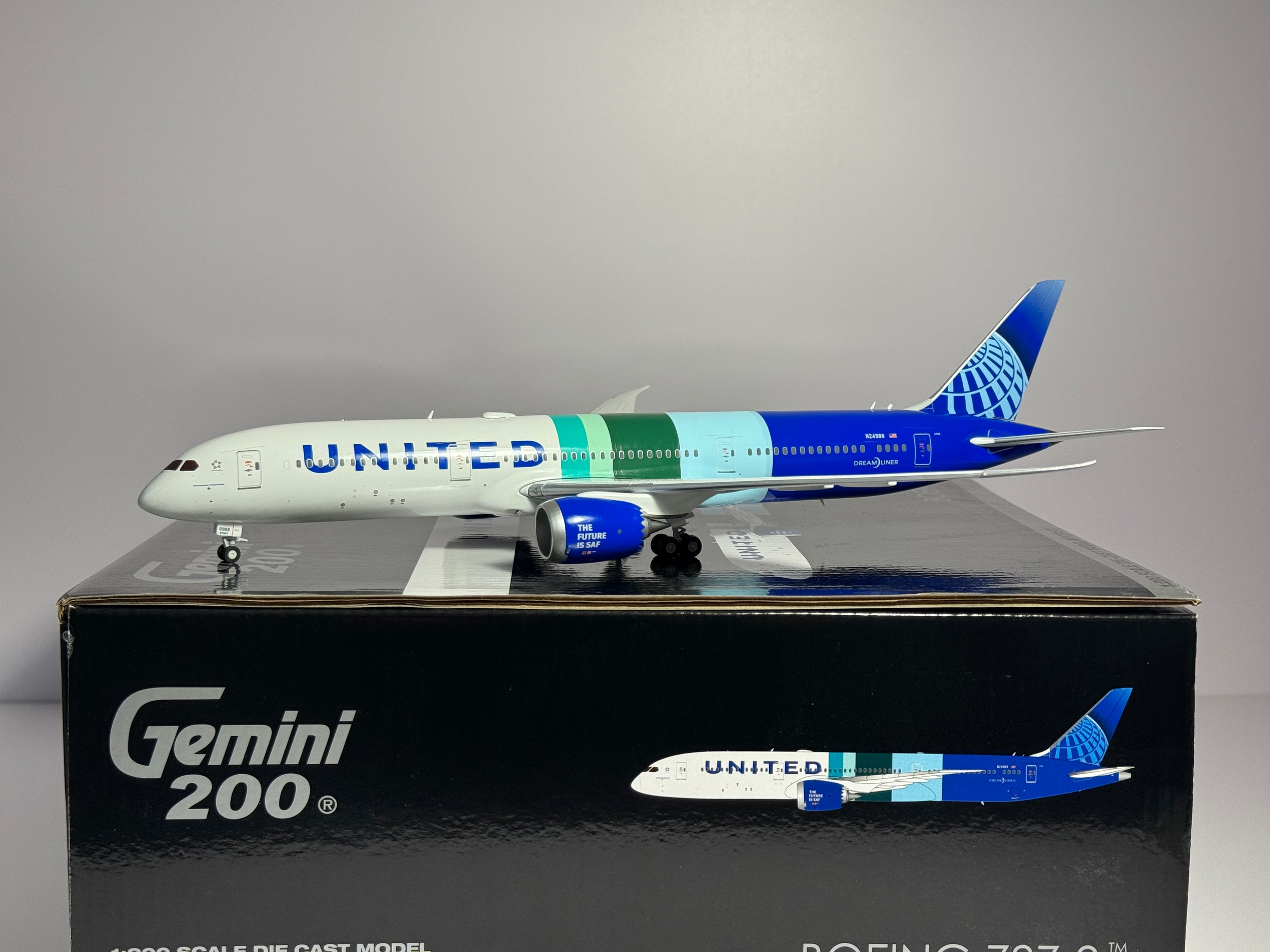Gemini Jets 1:200 United Airlines Boeing 787-9 N24988 "The Future Is SAF" G2UAL1395
