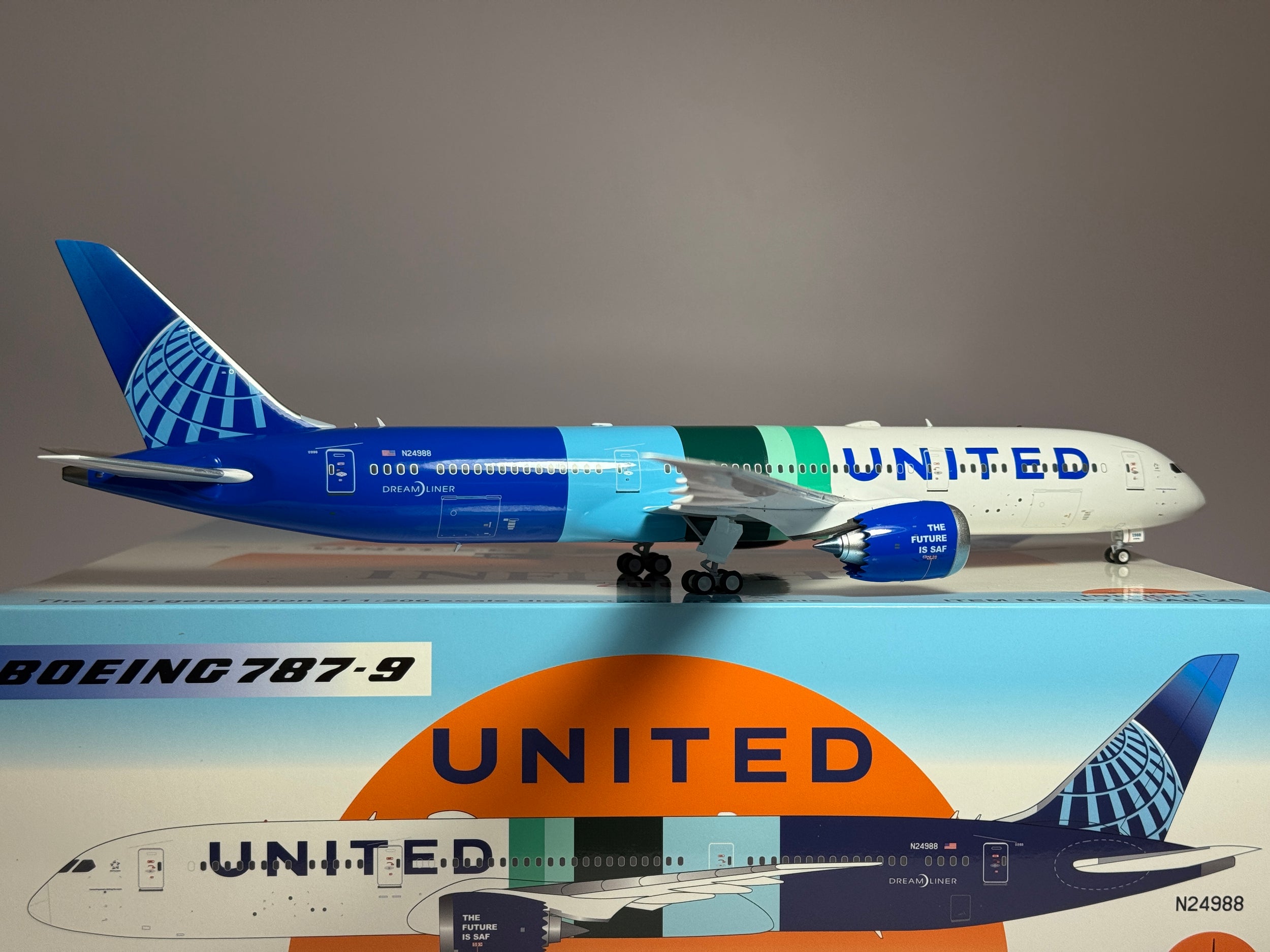 Inflight 1:200 United Boeing 787-900 N24988 SAF livery IF789UA0125