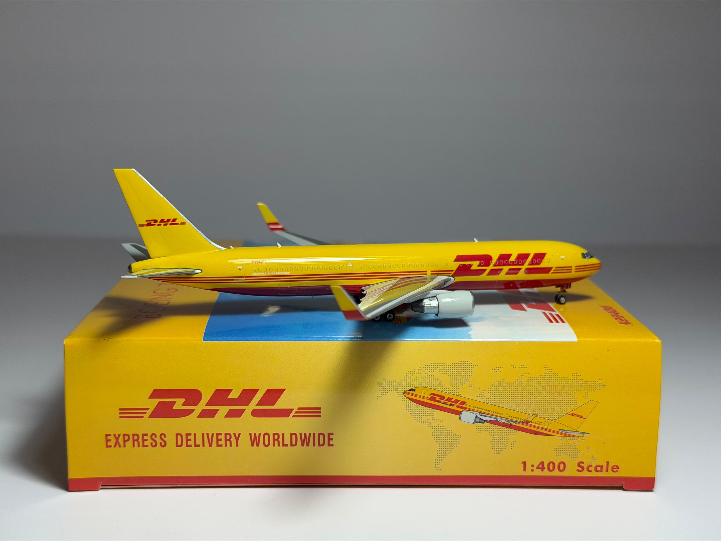 Phoenix Model 1:400 DHL Boeing 767-300ER N284DH Kalitta Air PH404399